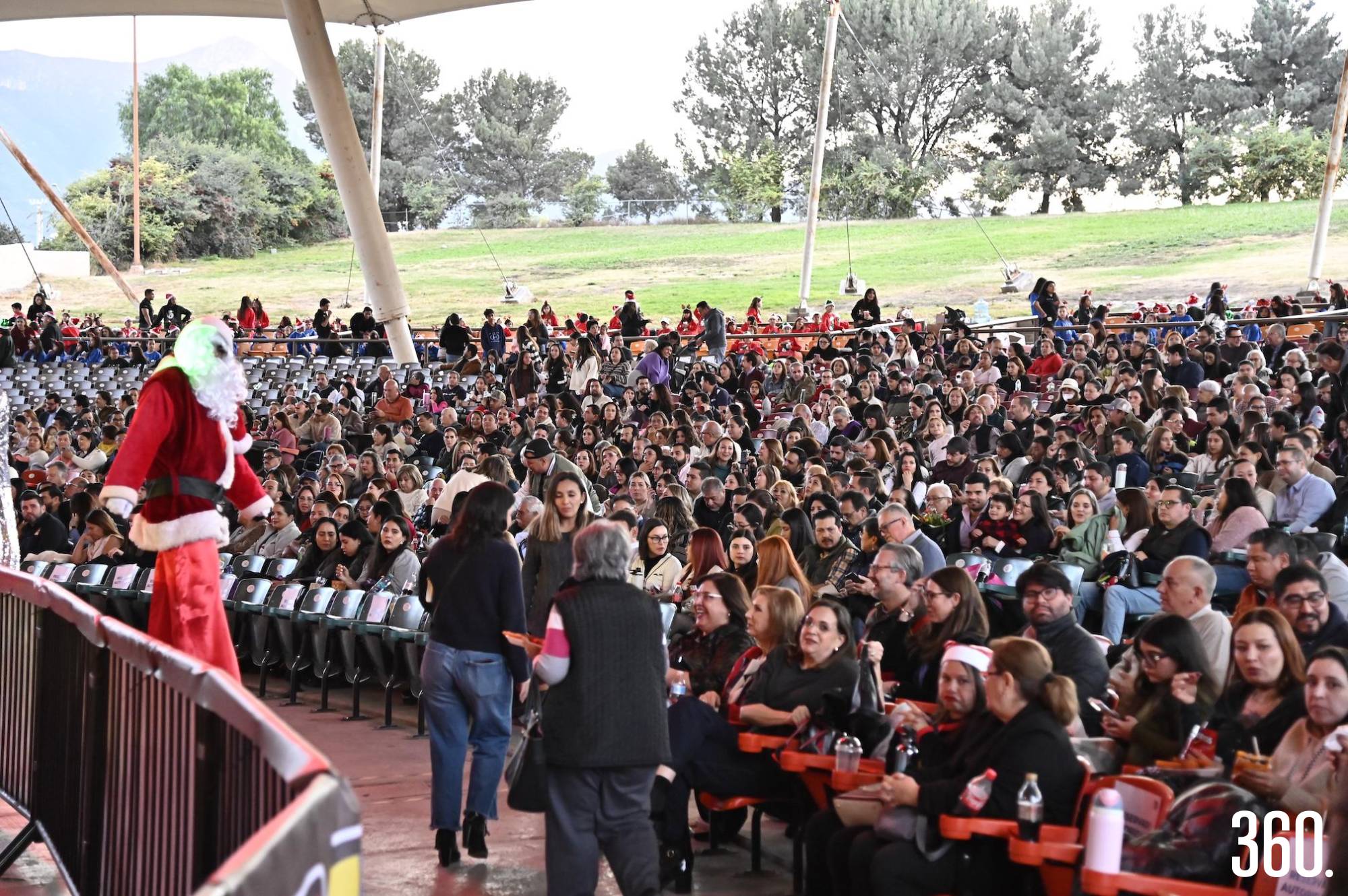 $!El auditorio lució abarrotado por las familias.