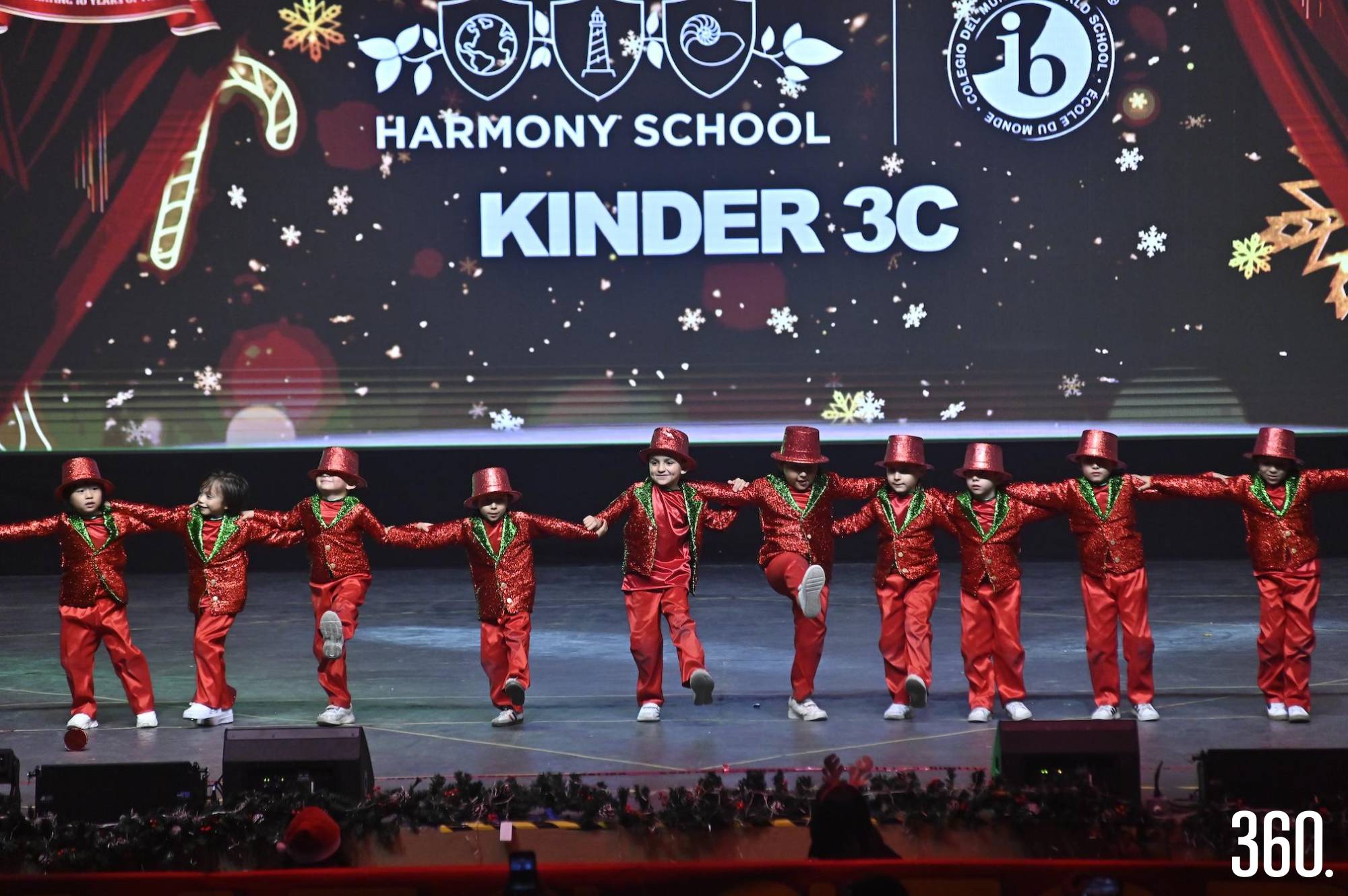 $!Kinder 3C durante el evento.