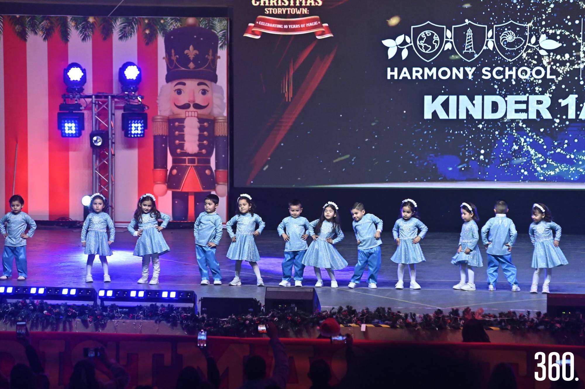 $!Los villancicos pusieron a cantar a todo el auditorio.