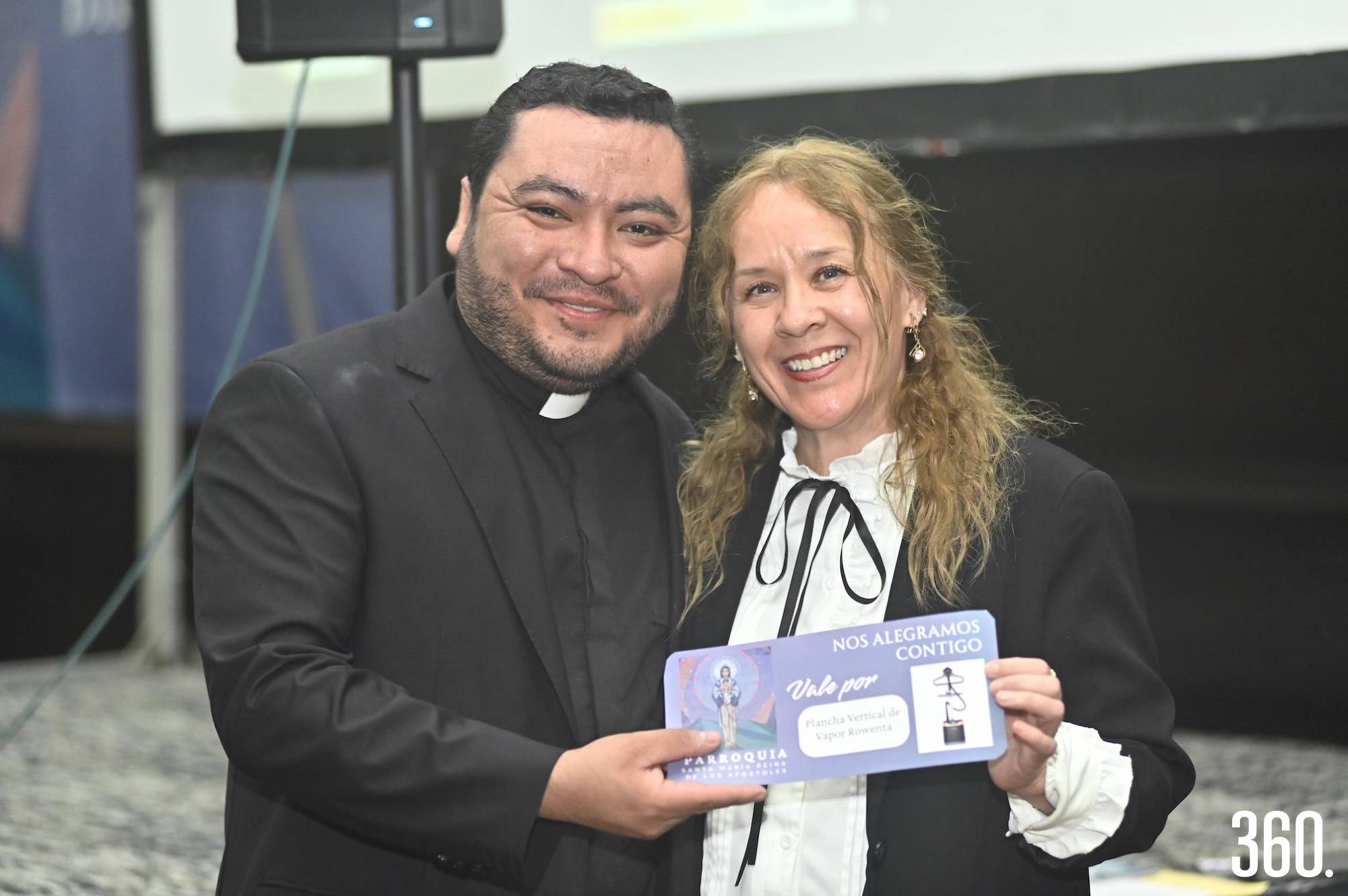 $!Padre Eli Rodríguez y Aurora Urias.