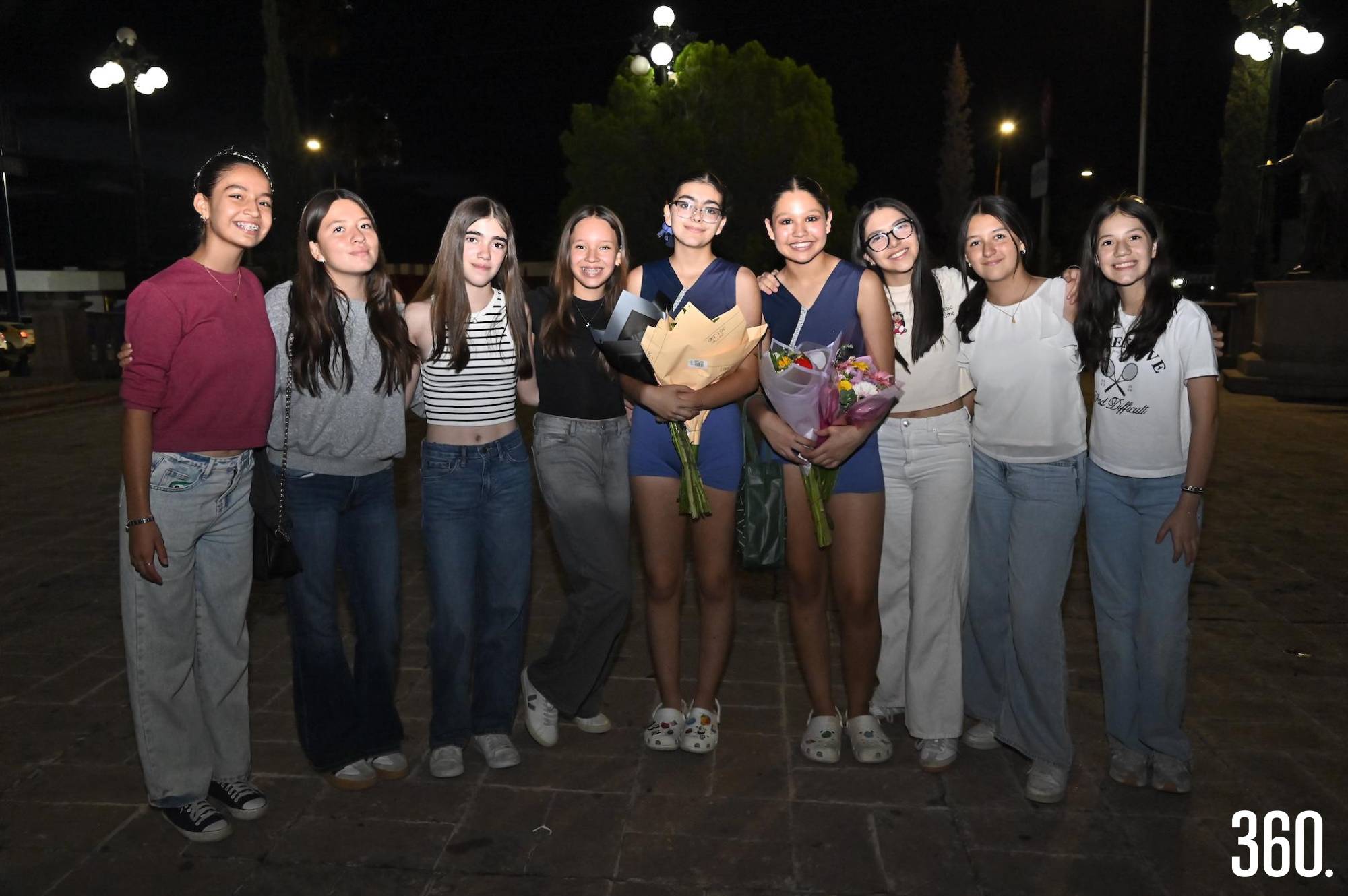 $!Ana María Vigil acompañada de sus amigas.