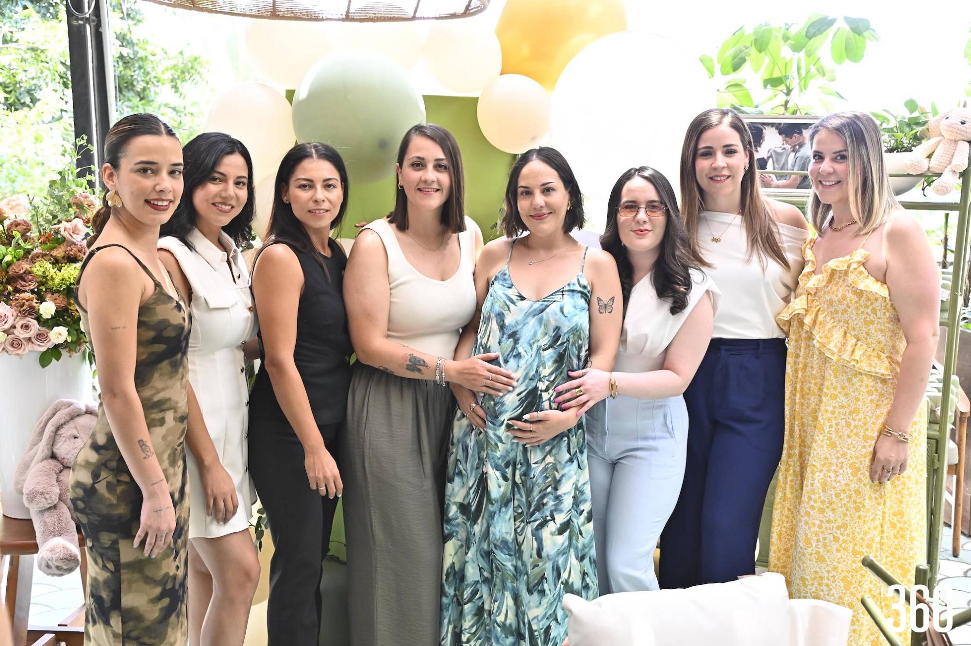 $!Andrea acompañada de sus amigas.