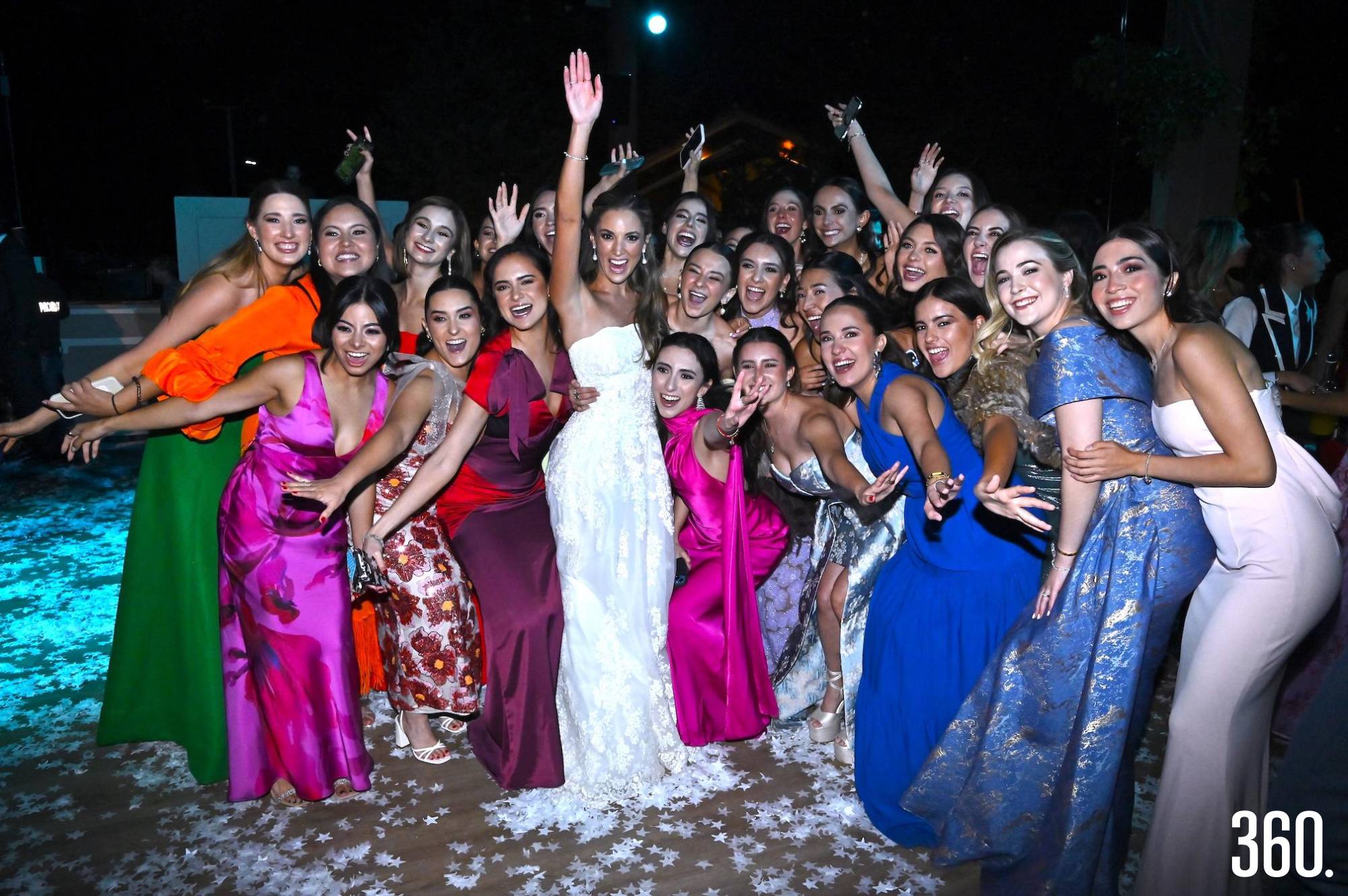 $!María con sus amigas.