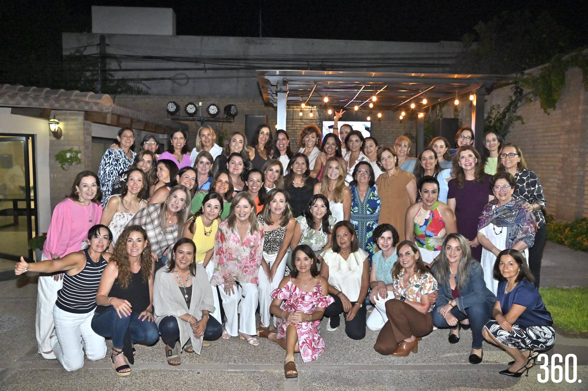 $!Olivia Flores de Prado acompañada por sus amigas.