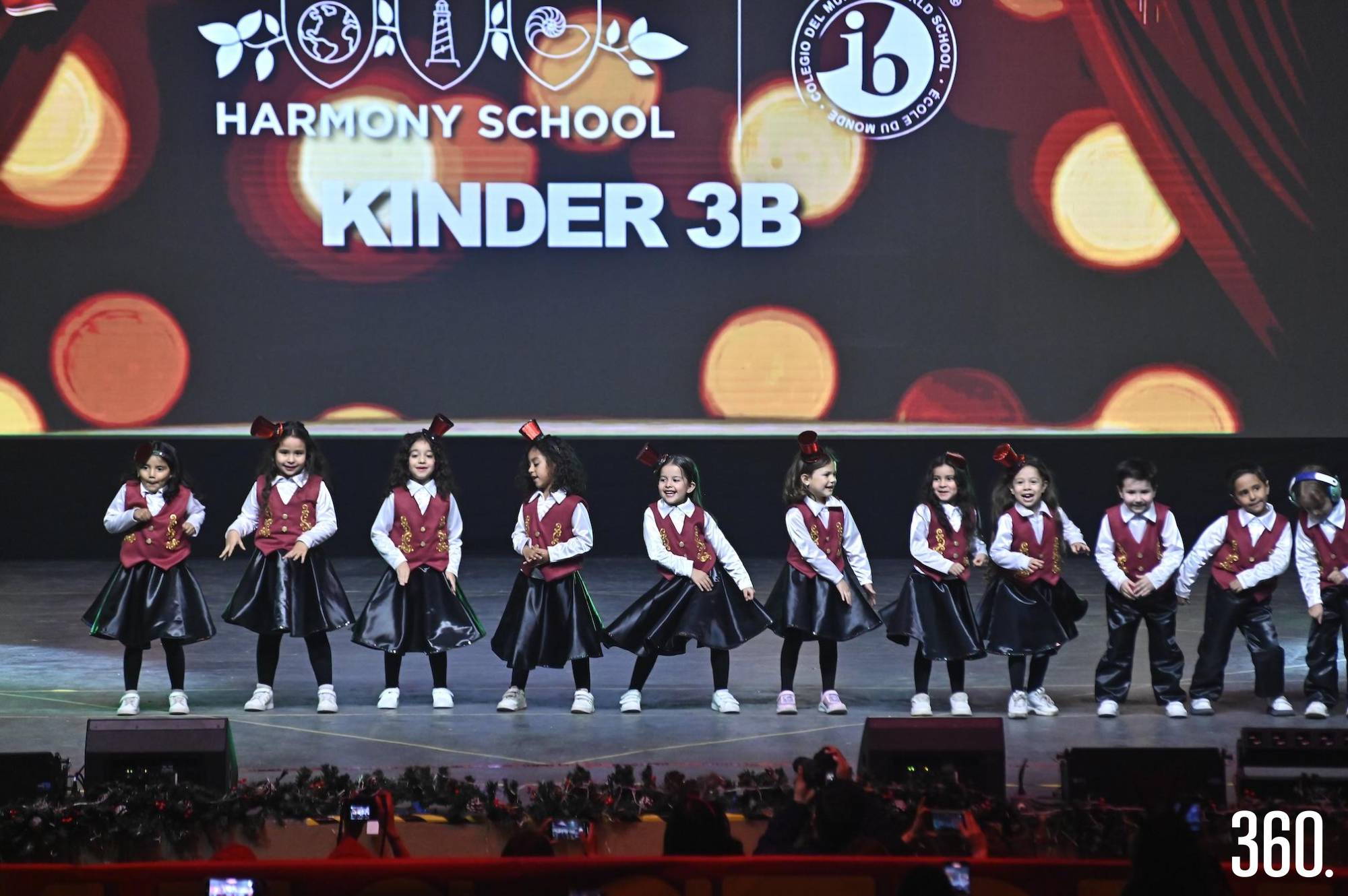 $!La variedad de vestuarios y canciones fue esencial para el éxito.