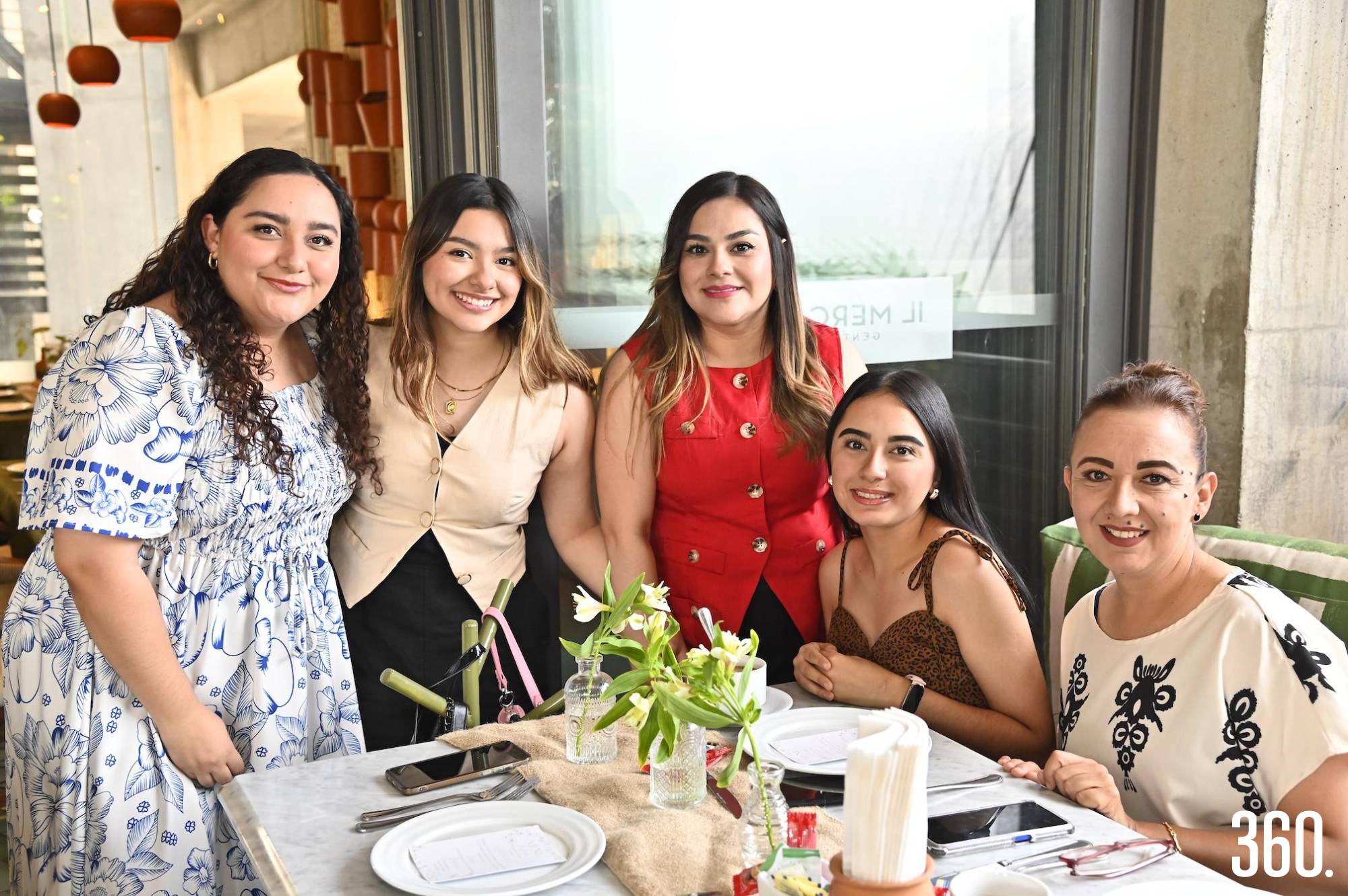 $!Mayra, Marifer, Minerva y Alma Muñoz con Mayra Campos.