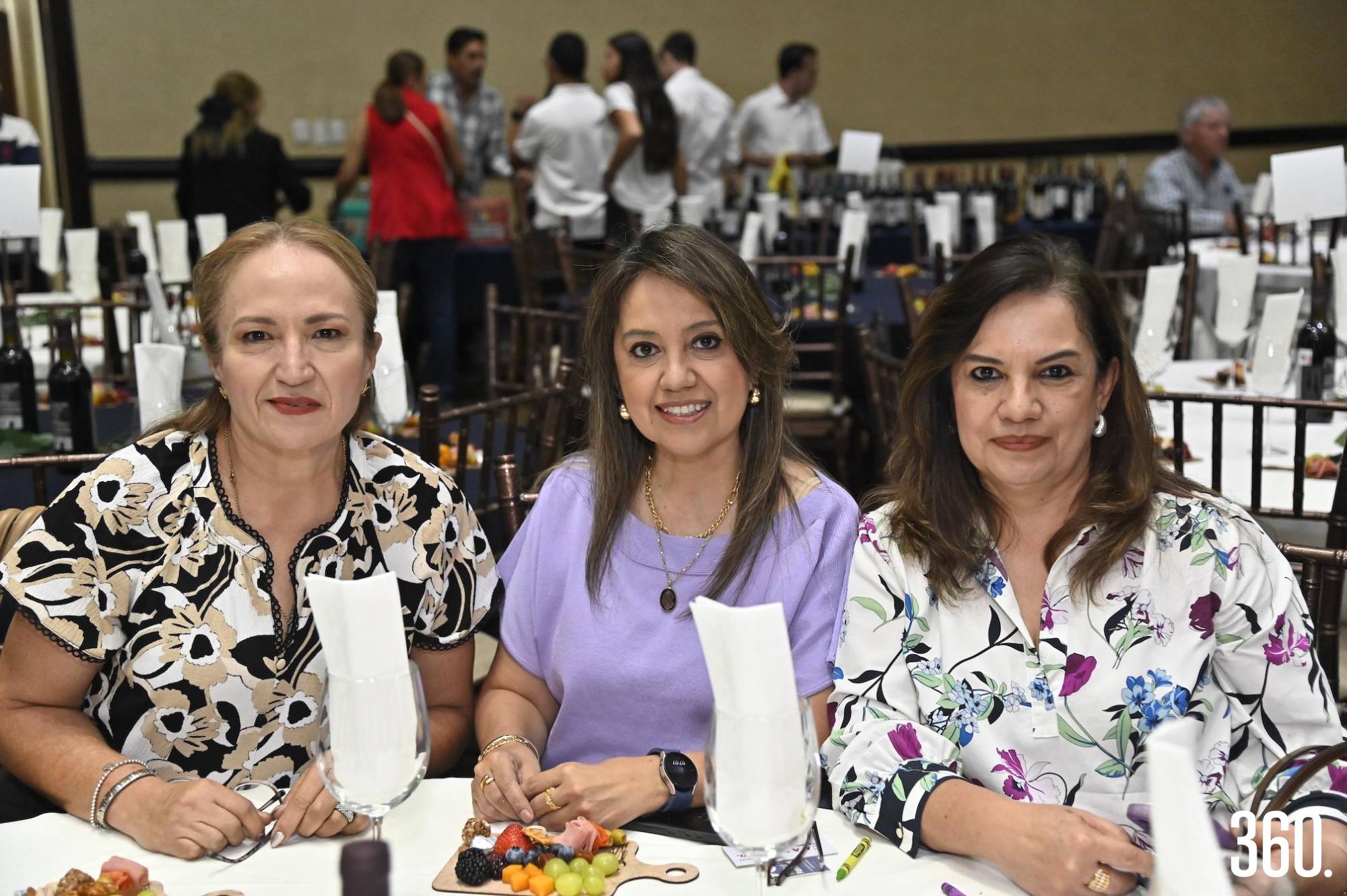 $!Cristi de Castillo, Sandra Pesina y Rosy Pesina.