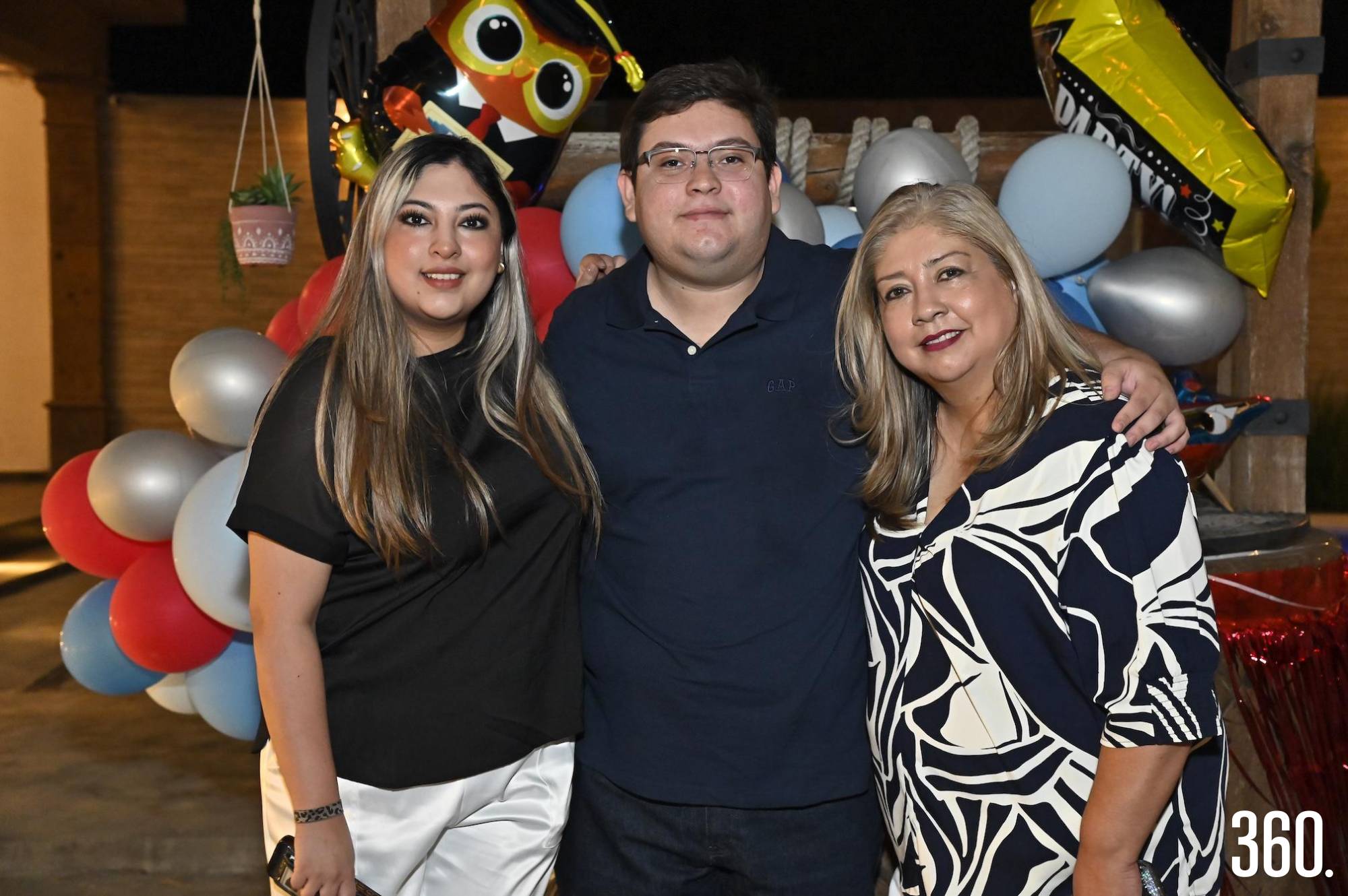 $!Raúl Héctor con su hermana, Gaby Fuentes, y su mamá, Gaby Hernández.