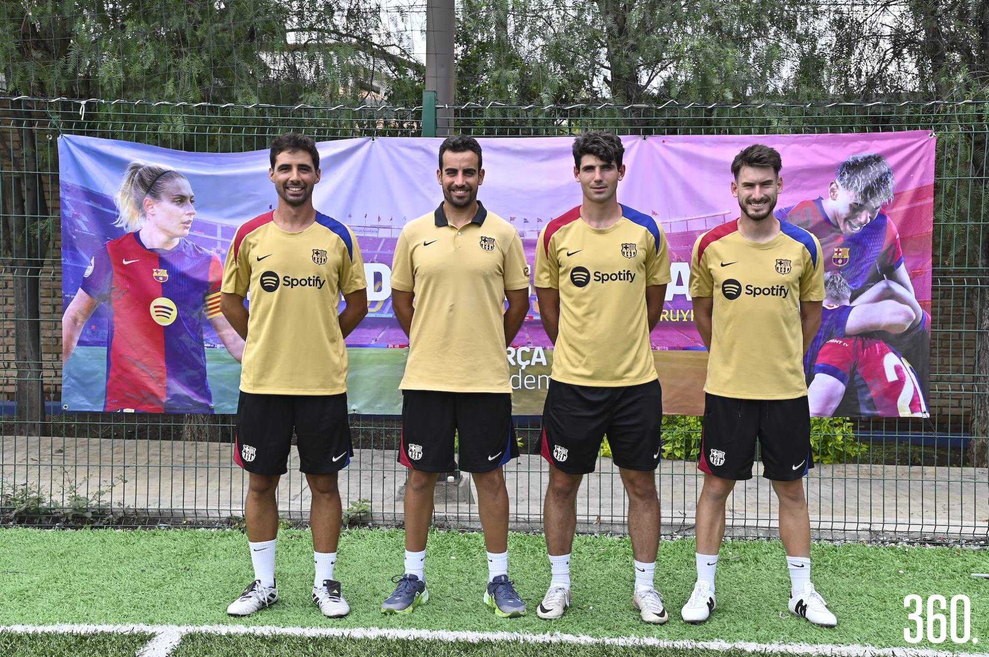 $!Los cuatro entrenadores de Barcelona estuvieron presentes para asegurarse de que cada niño reciba la mejor formación posible.