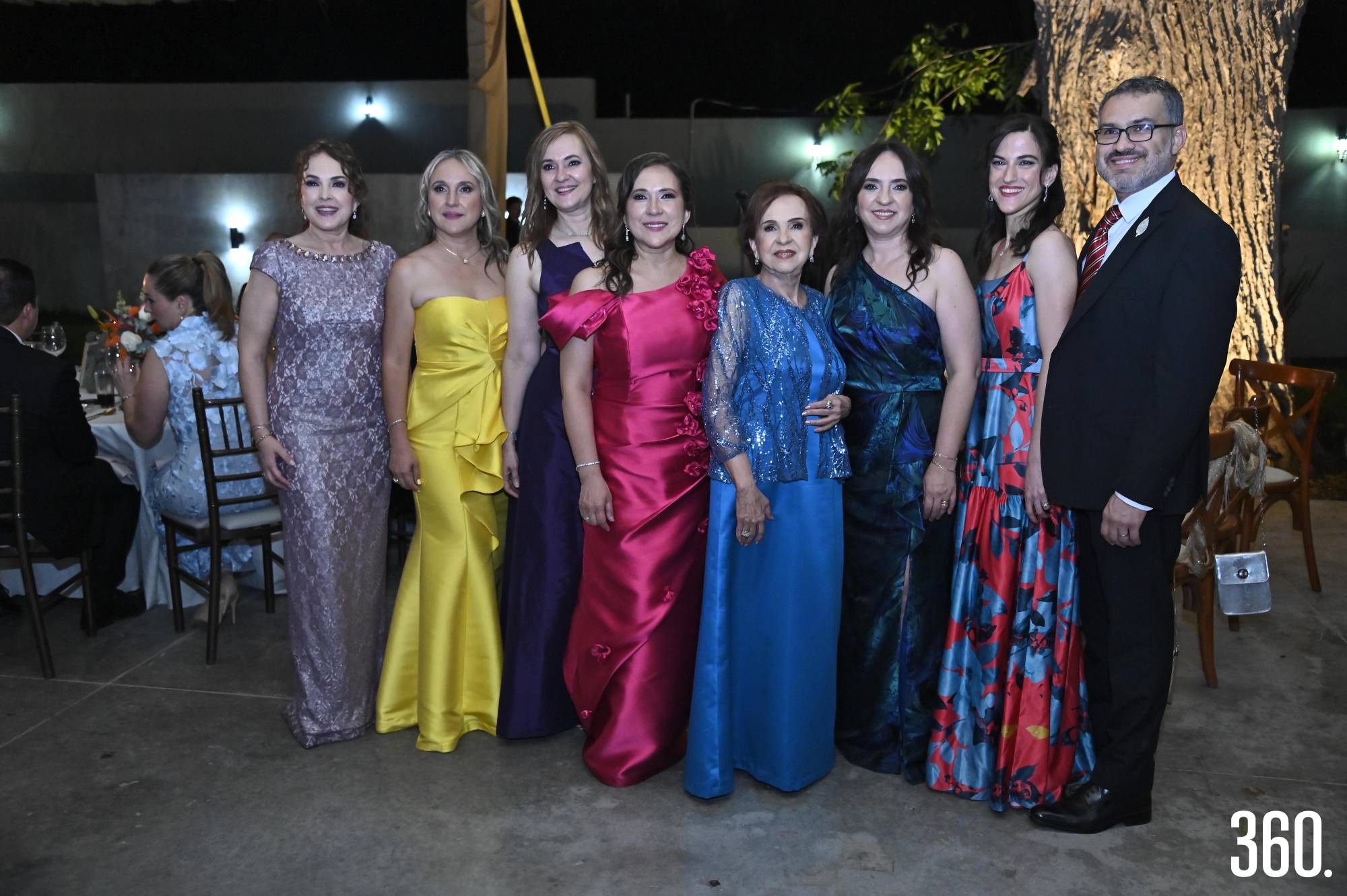 $!Rocio Flores con su mamá, hermanos y cuñada.