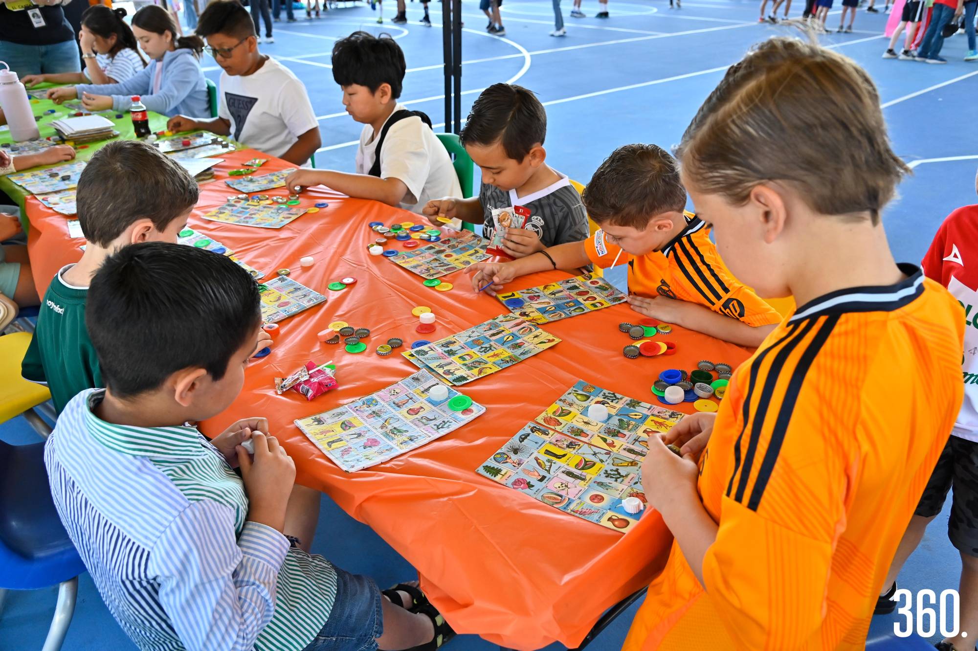 $!Se divirtieron jugando lotería.