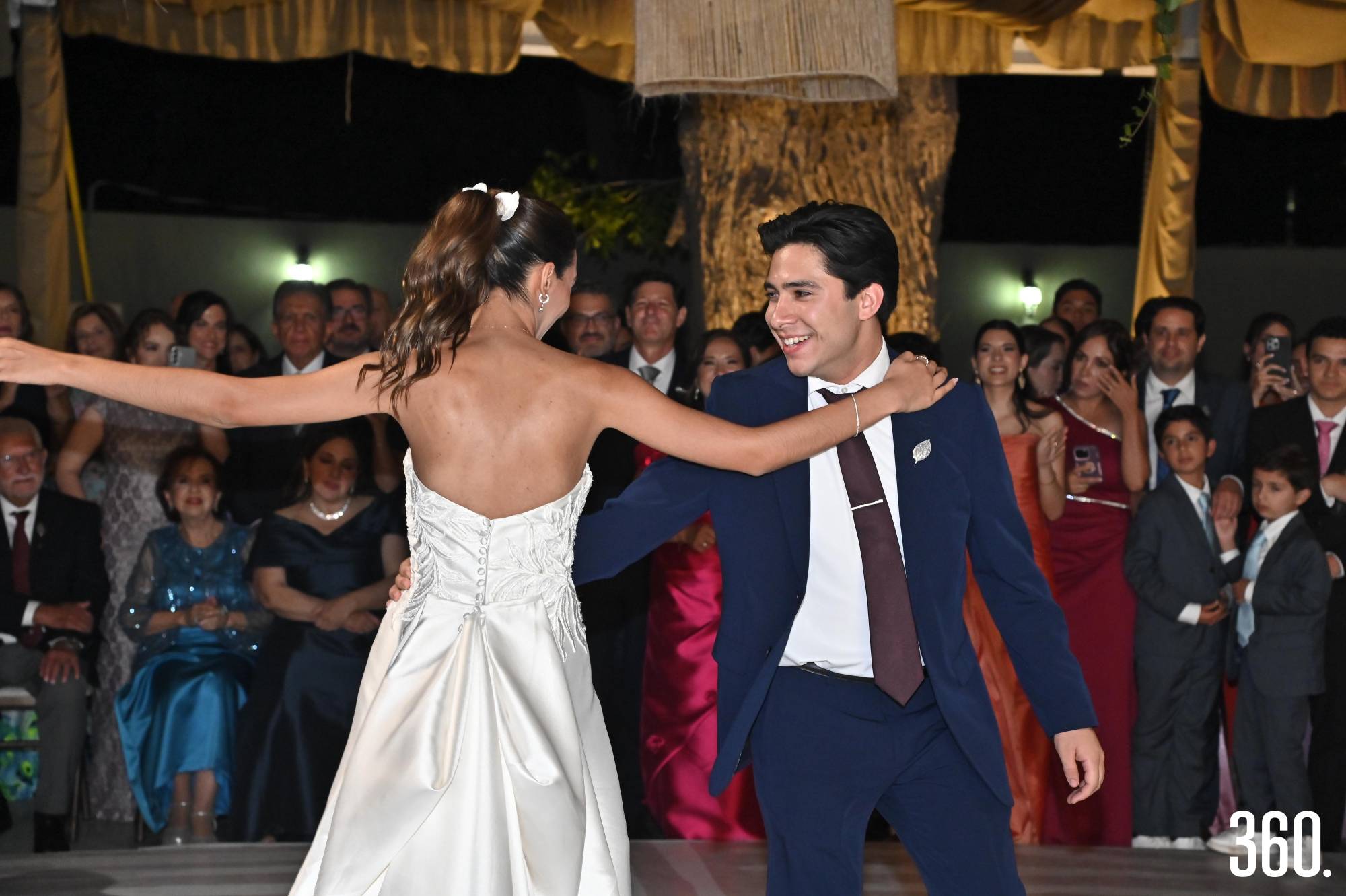 $!Marianne también bailó con su familia.