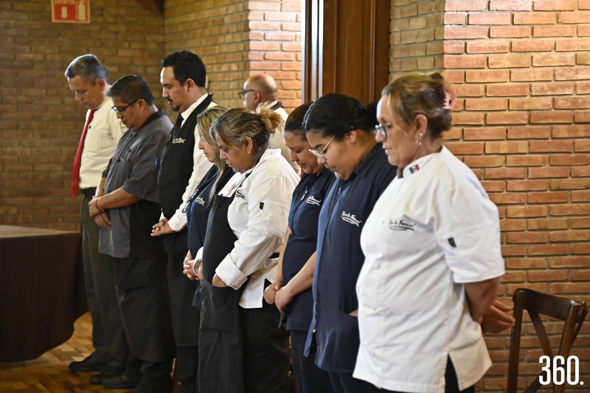 $!Dieron gracias por quienes laboran y han contribuido a la historia del restaurante.