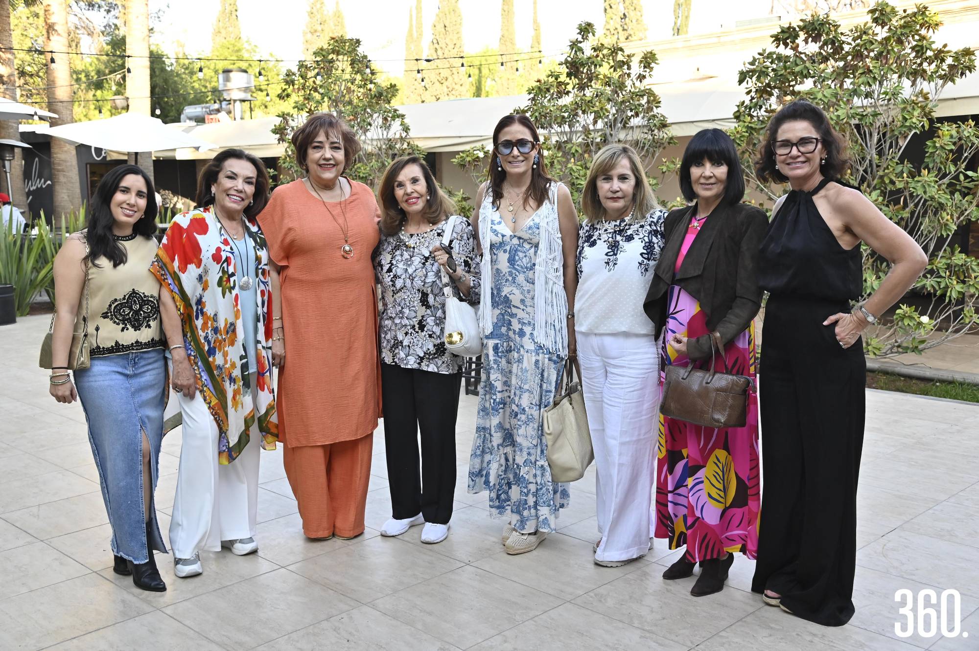 $!Bertha Gutiérrez y María Pía Fanti con las asistentes a la conferencia.