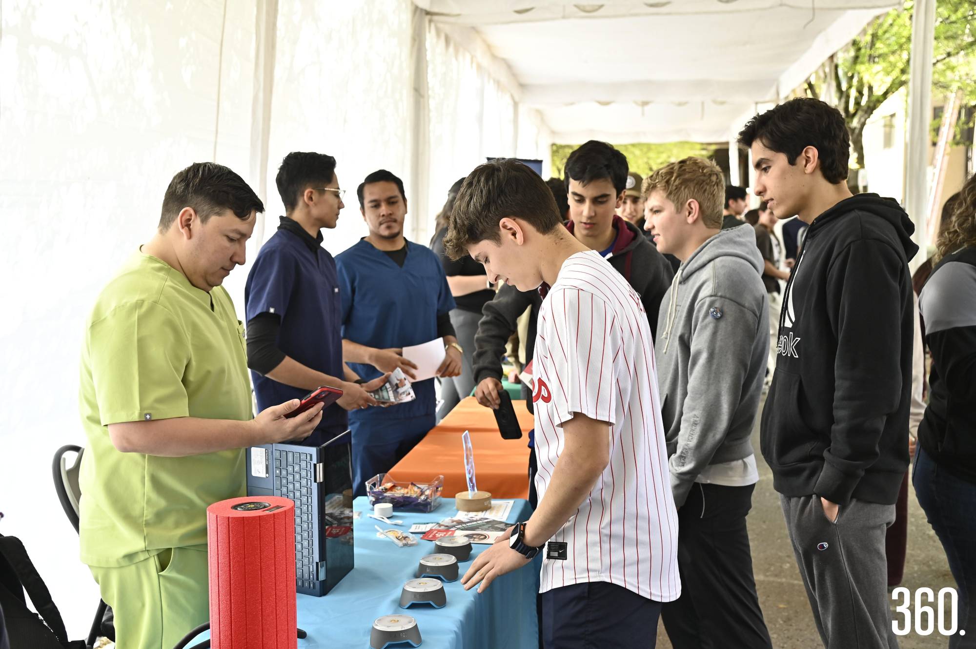 $!Alumnos se informaron en los módulos del campus.