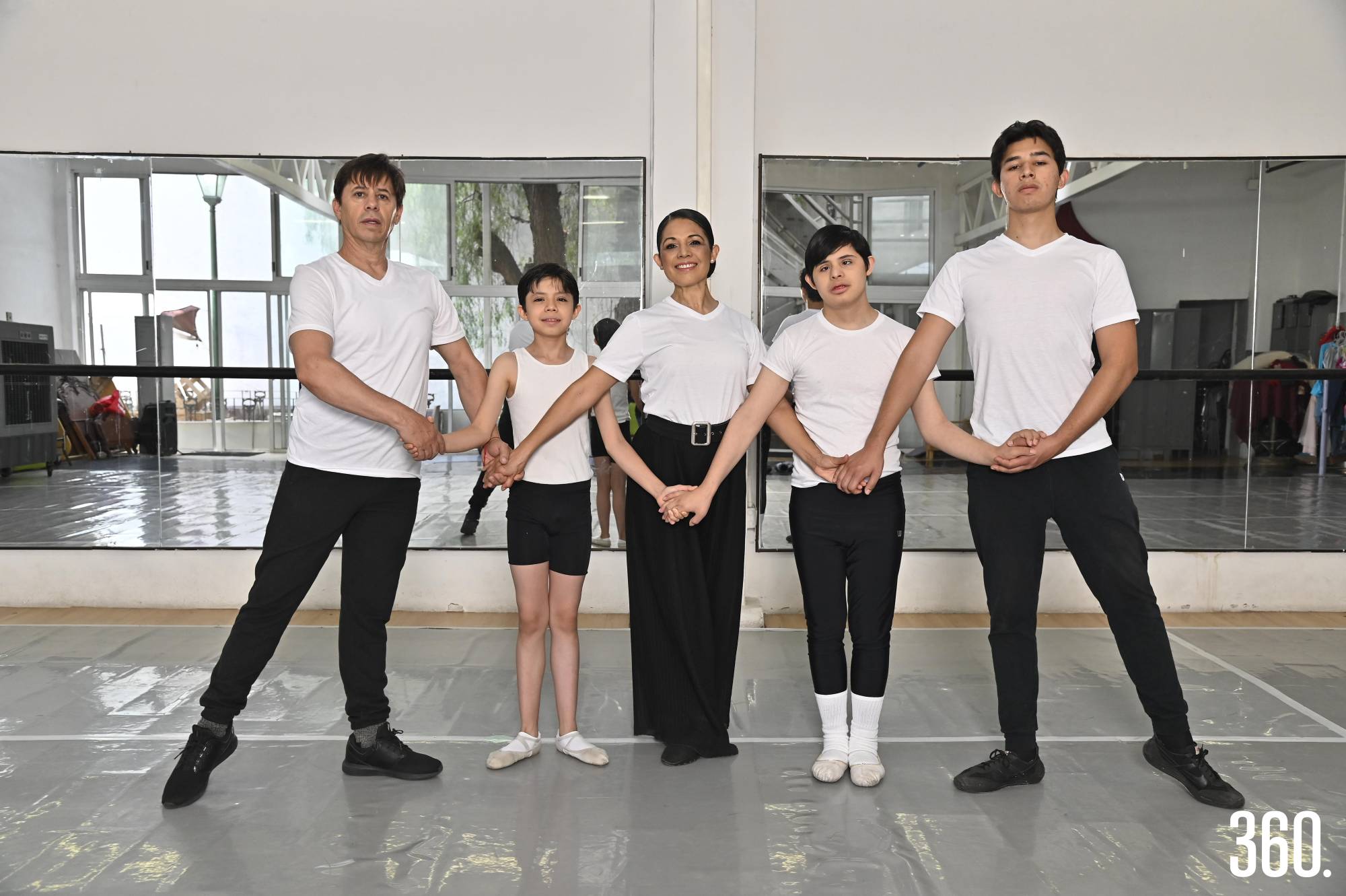 $!Comprometidos con la danza como arte, profesión y camino compartido en familia.