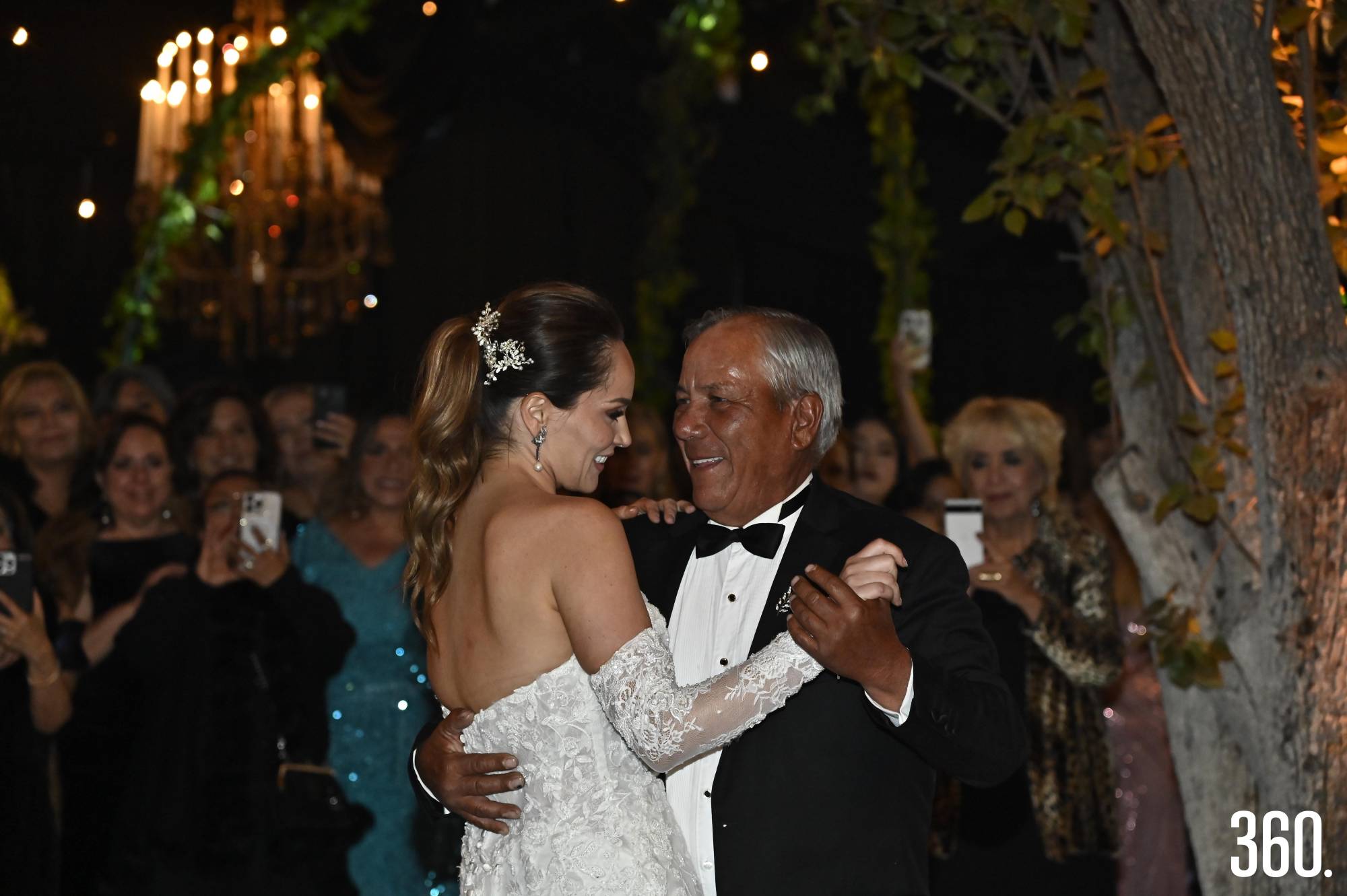 $!Lili tuvo un emotivo momento al bailar con su papá.