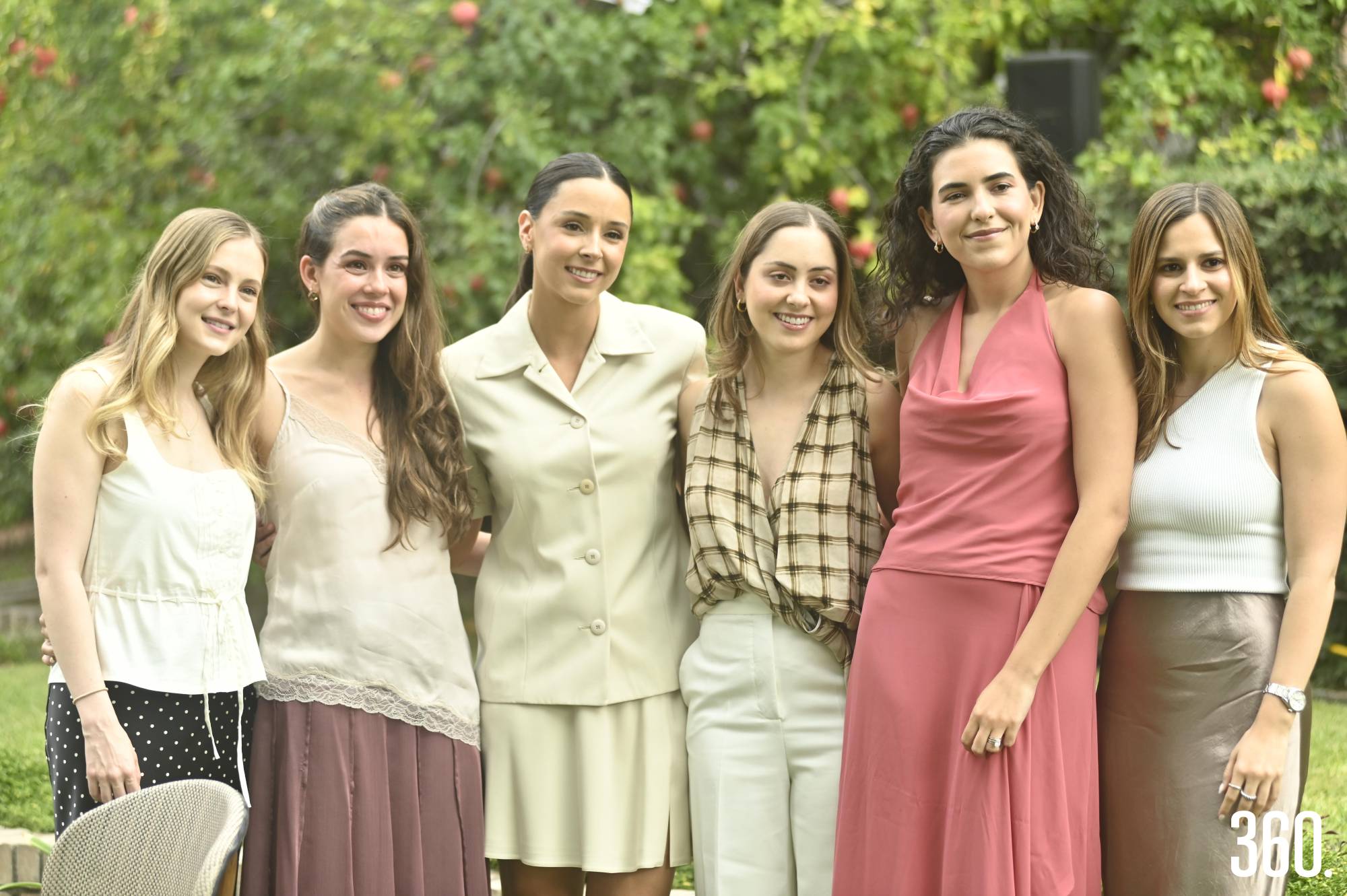 $!Luisa con sus amigas.