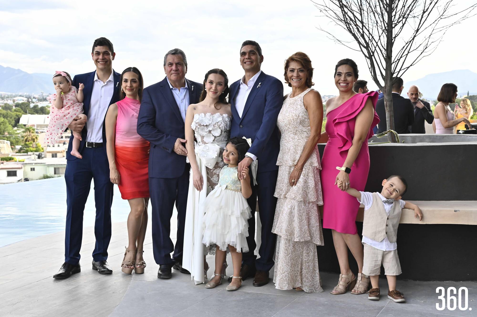$!Marce y Armando acompañados de su familia.