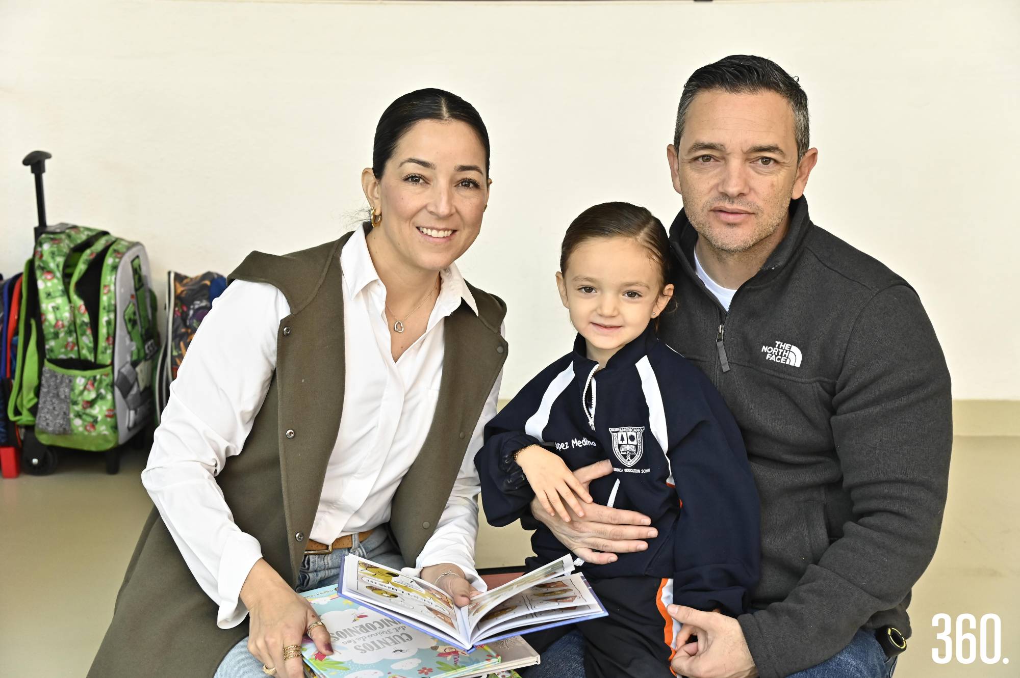 $!Daniela, Julia y Pepe González.