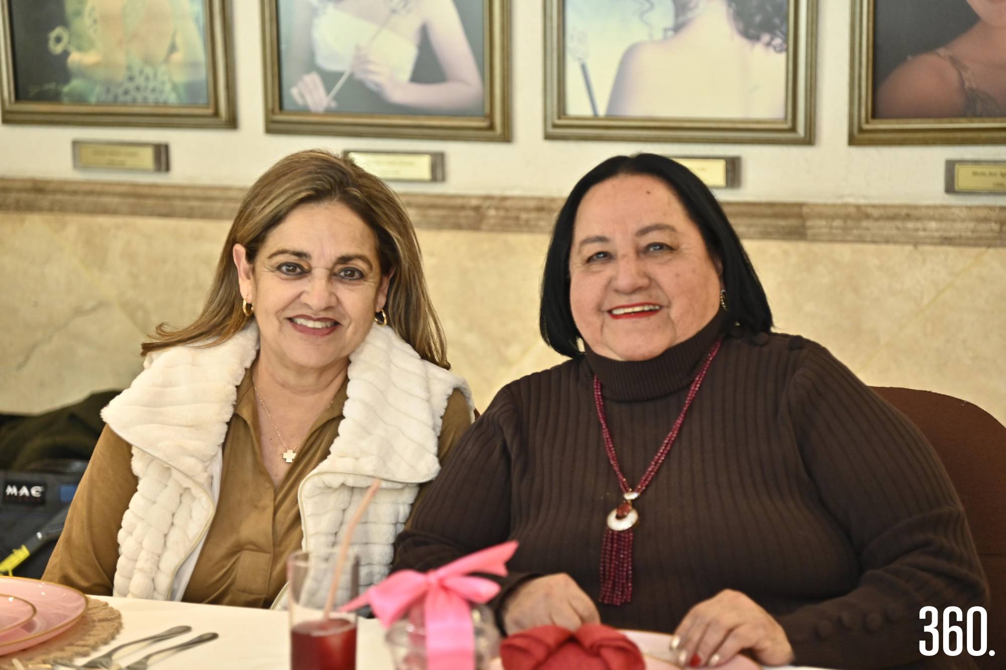 $!Thelma Aragón y Lupita Verduzco.