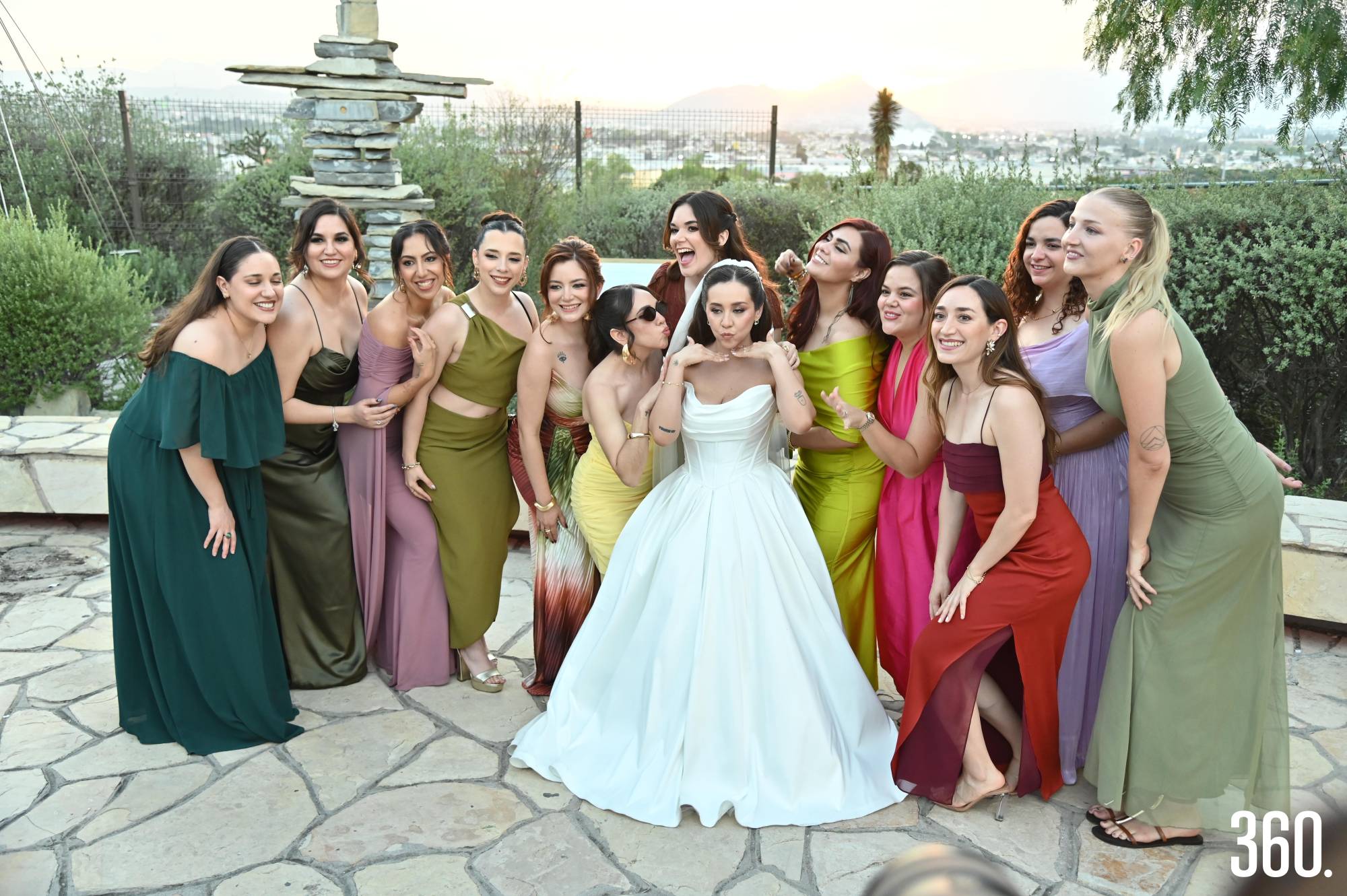 $!Gabriela con sus amigas.