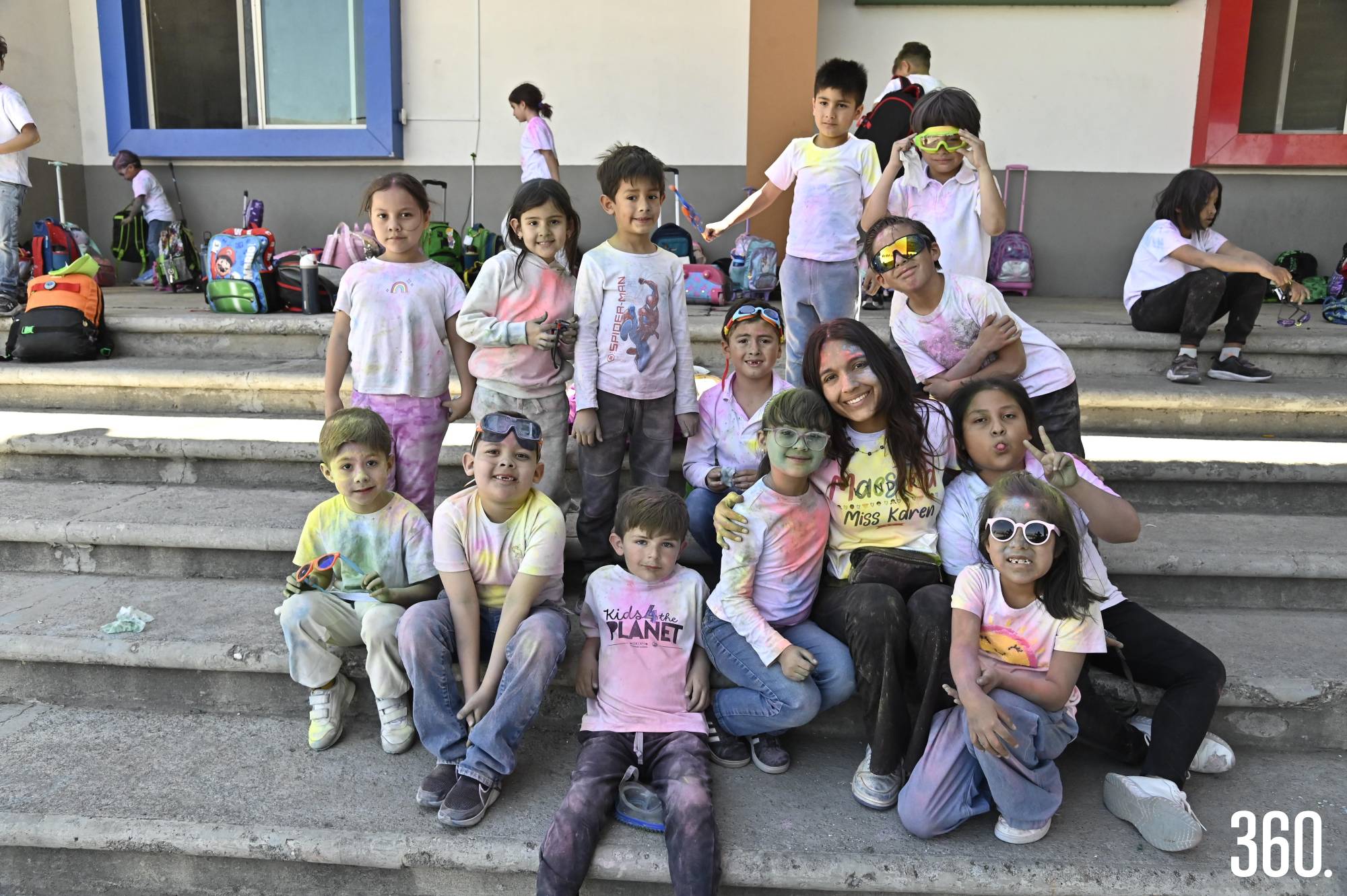 $!Miss Ana Karen Fernández con sus alumnos de 1D.