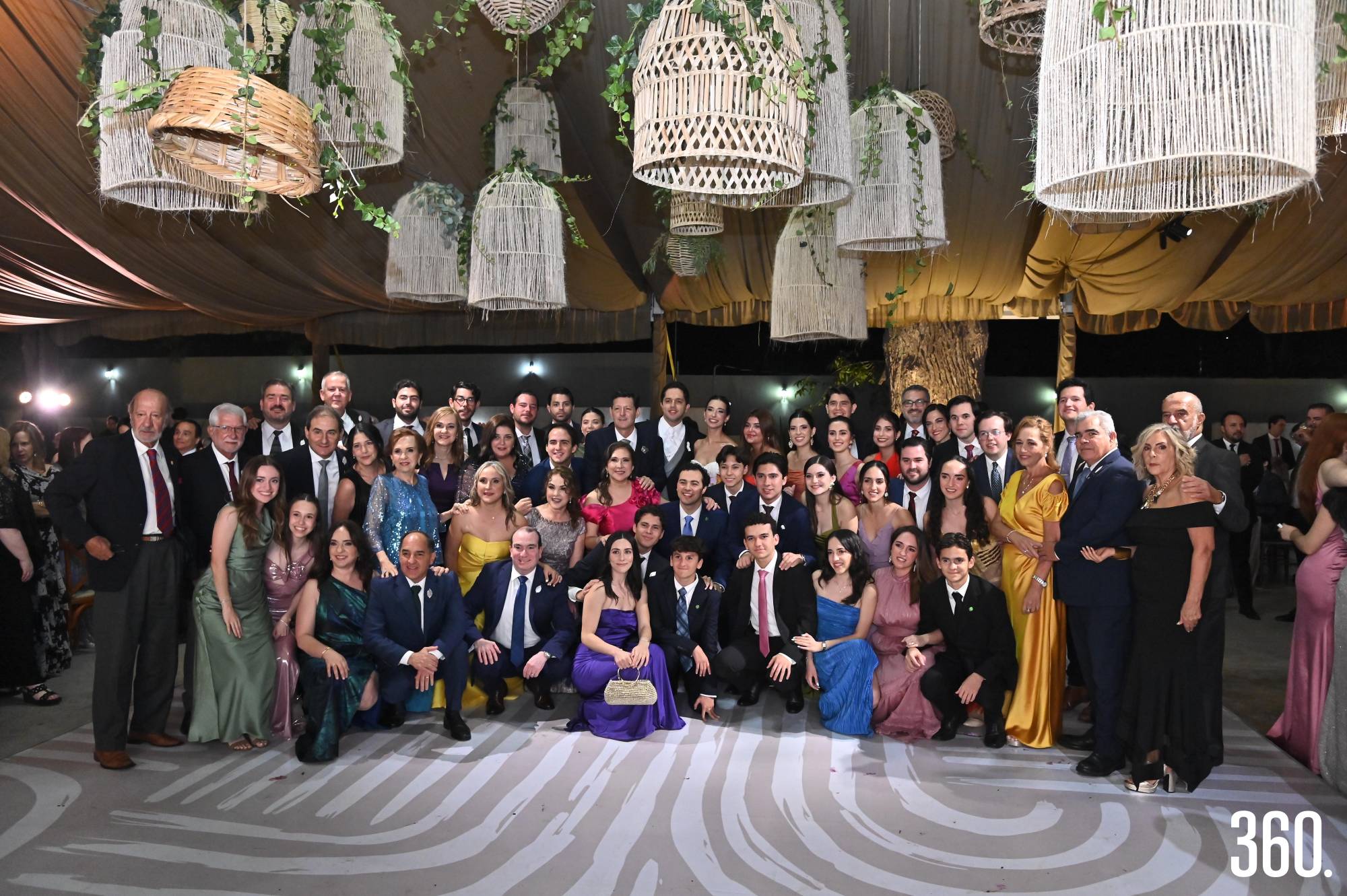 $!Los recién casados con la familia Argüelles Flores.