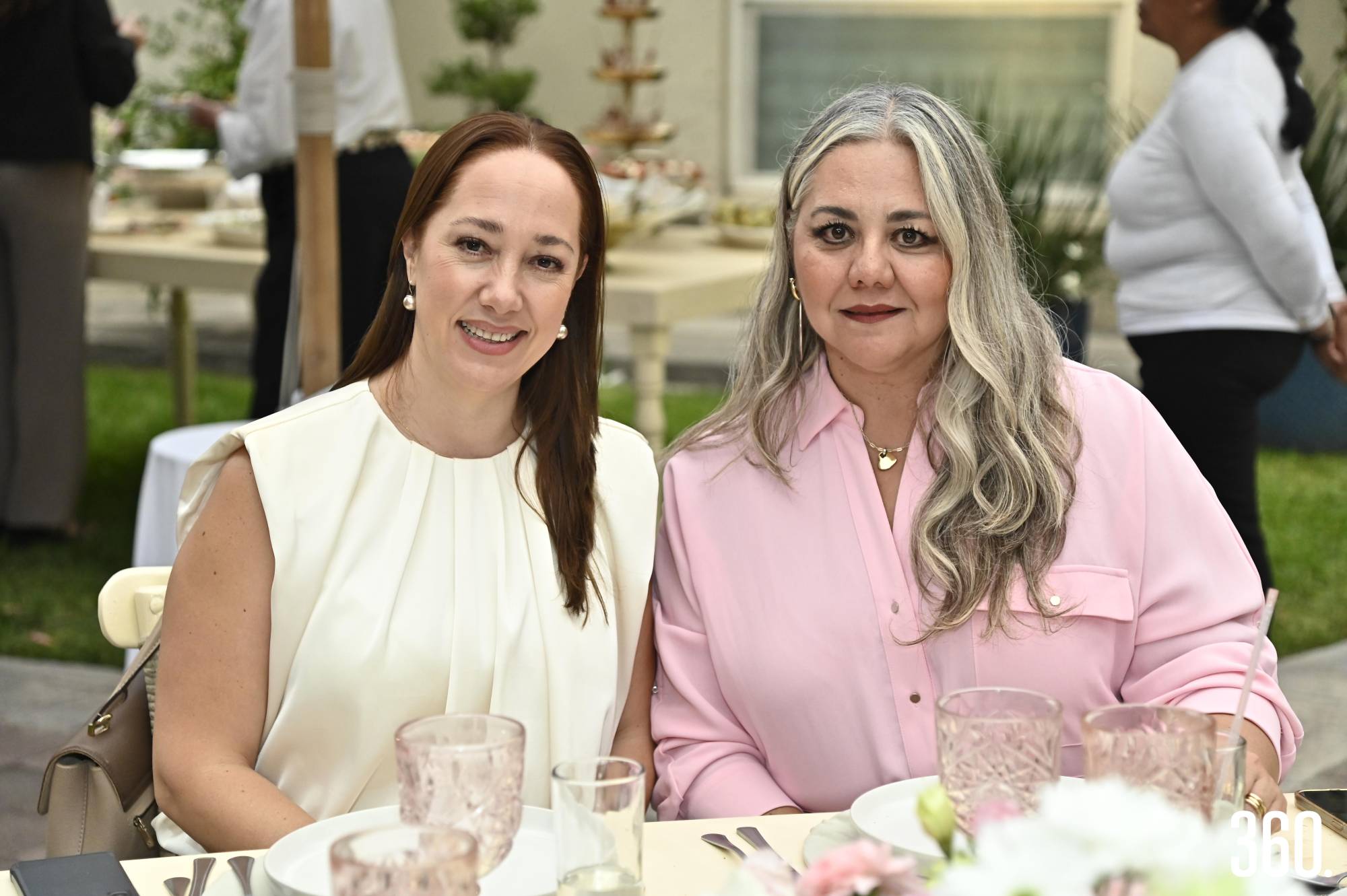 $!Karla de Ceballos y Rebeca Garay.