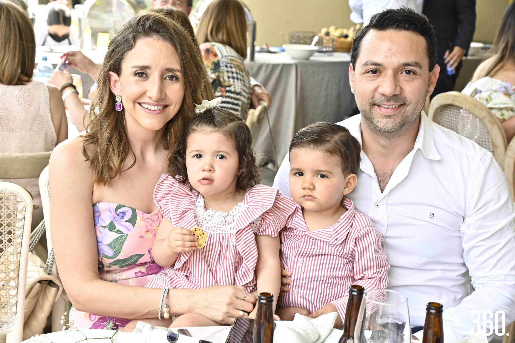 $!Lorena Elizondo y Gerardo López con sus hijos, Emilia y Gerardo.