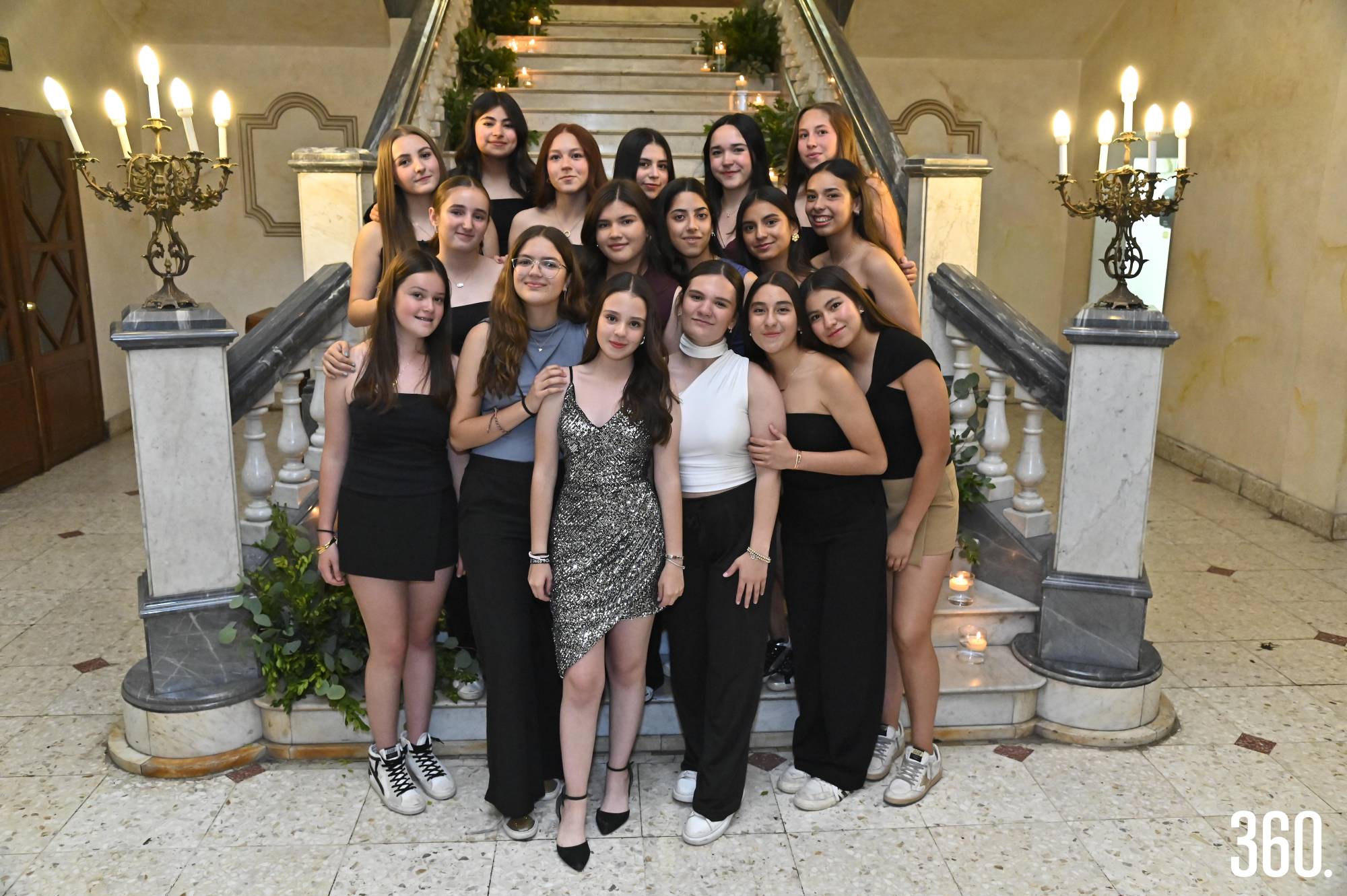 $!Anapaty con sus amigas del Cumbres y el COLAM.