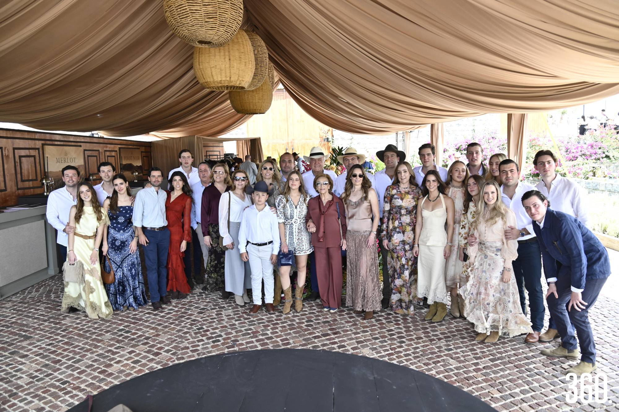 $!Don Arturo Mendel acompañado de su familia.