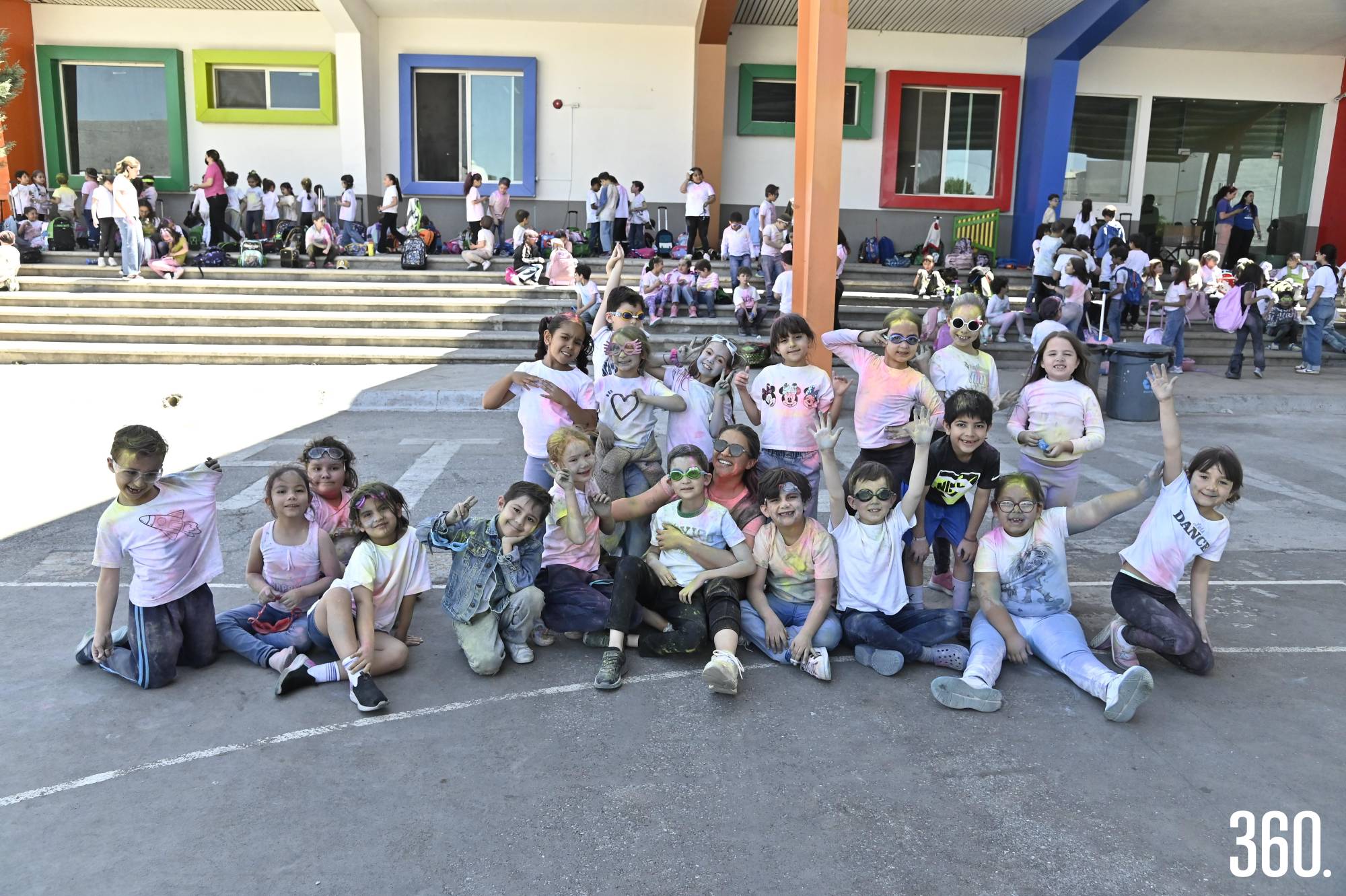 $!Miss Paola Reyes con sus alumnos de 1A.