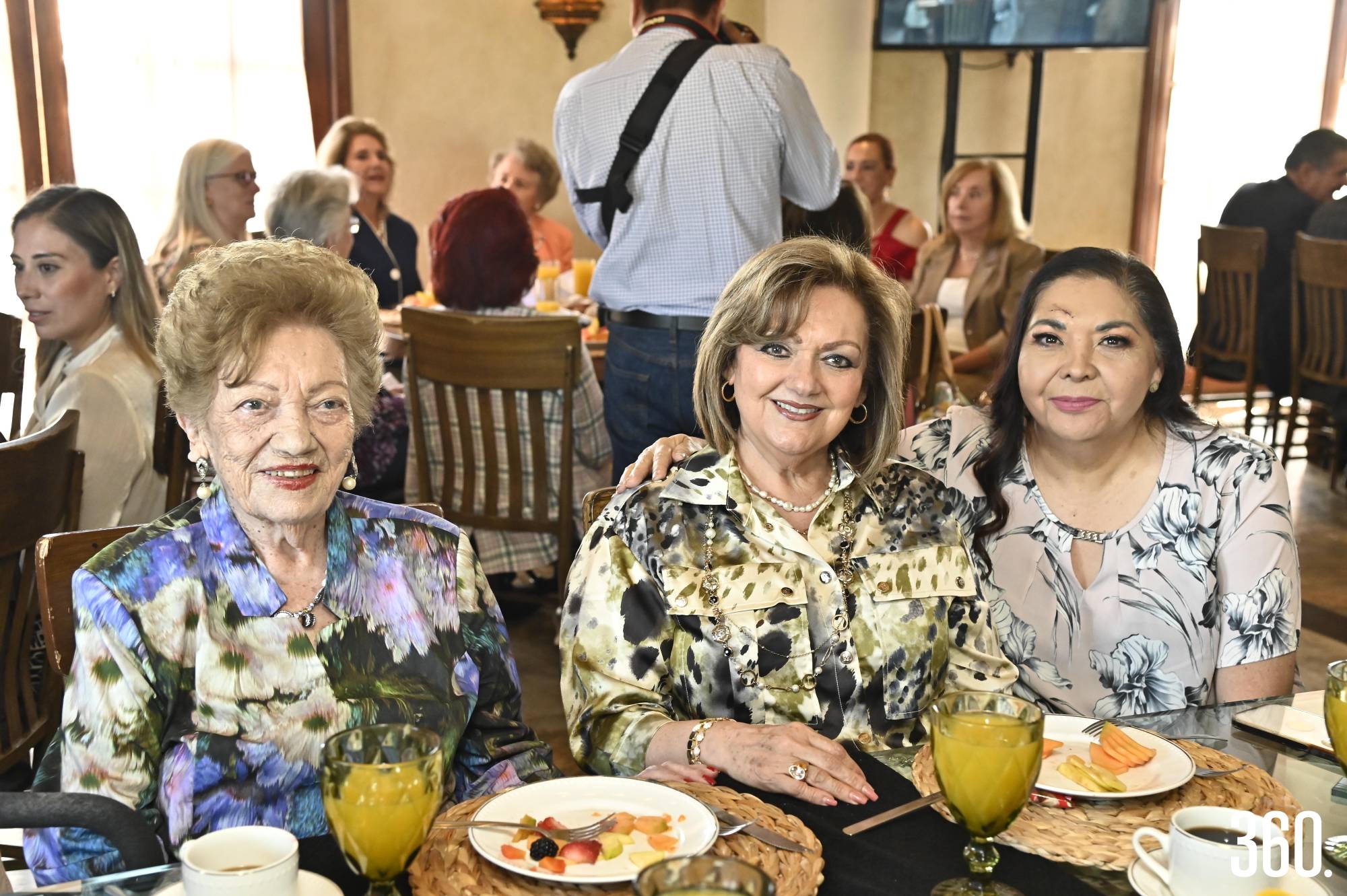 $!Lupita Aguirre de Molina, Martha Elvia Molina y Martha Loera.