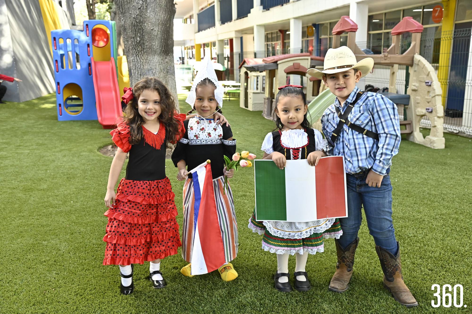 $!Ana Emilia, María, Carito y Armando.