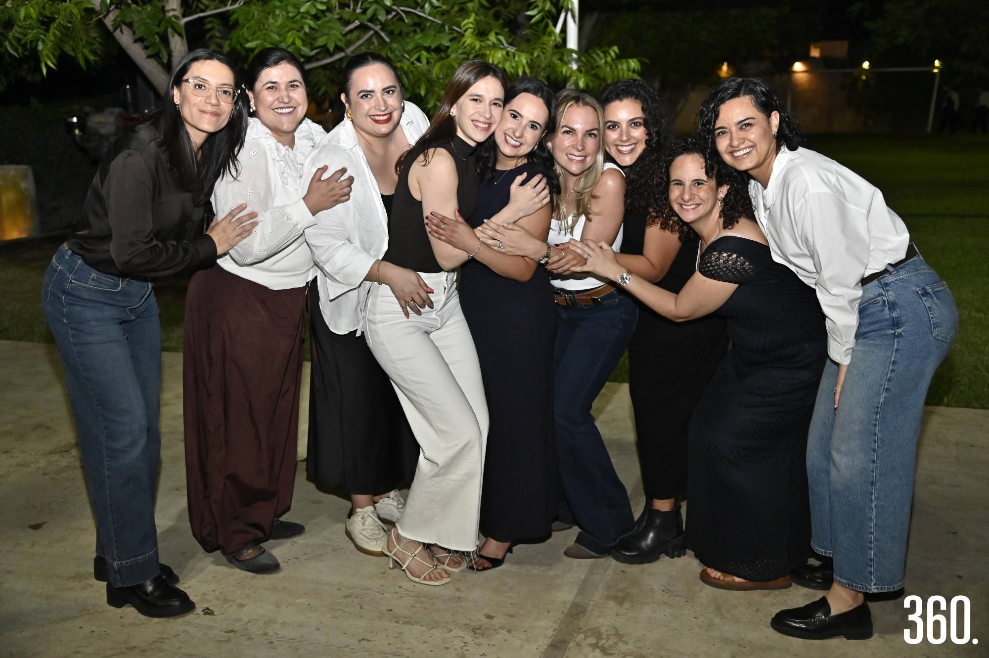 $!Martha con Daniela Cruz, Eloísa Boardman, Mariana Madero, Iza López, Mónica Carrillo, Leyla García, Nadia Saade y Carolina García.