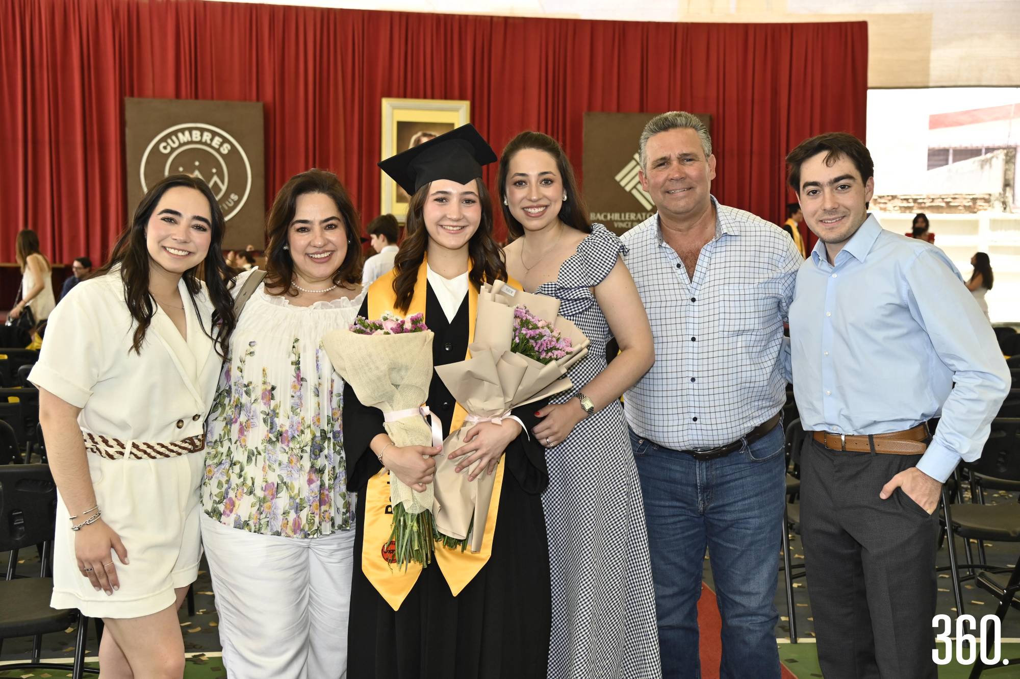 $!Suscel González, Suscel Rodríguez, María Paula, Andrea y Adrián González con Emiliano Valdés.