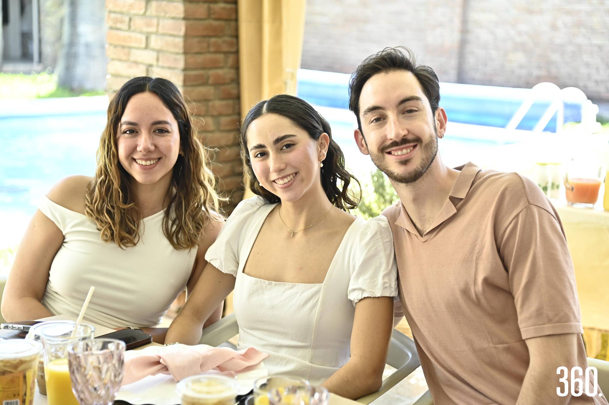 $!Sofía de Hoyos, Laura Treviño y Julián De Nigris.