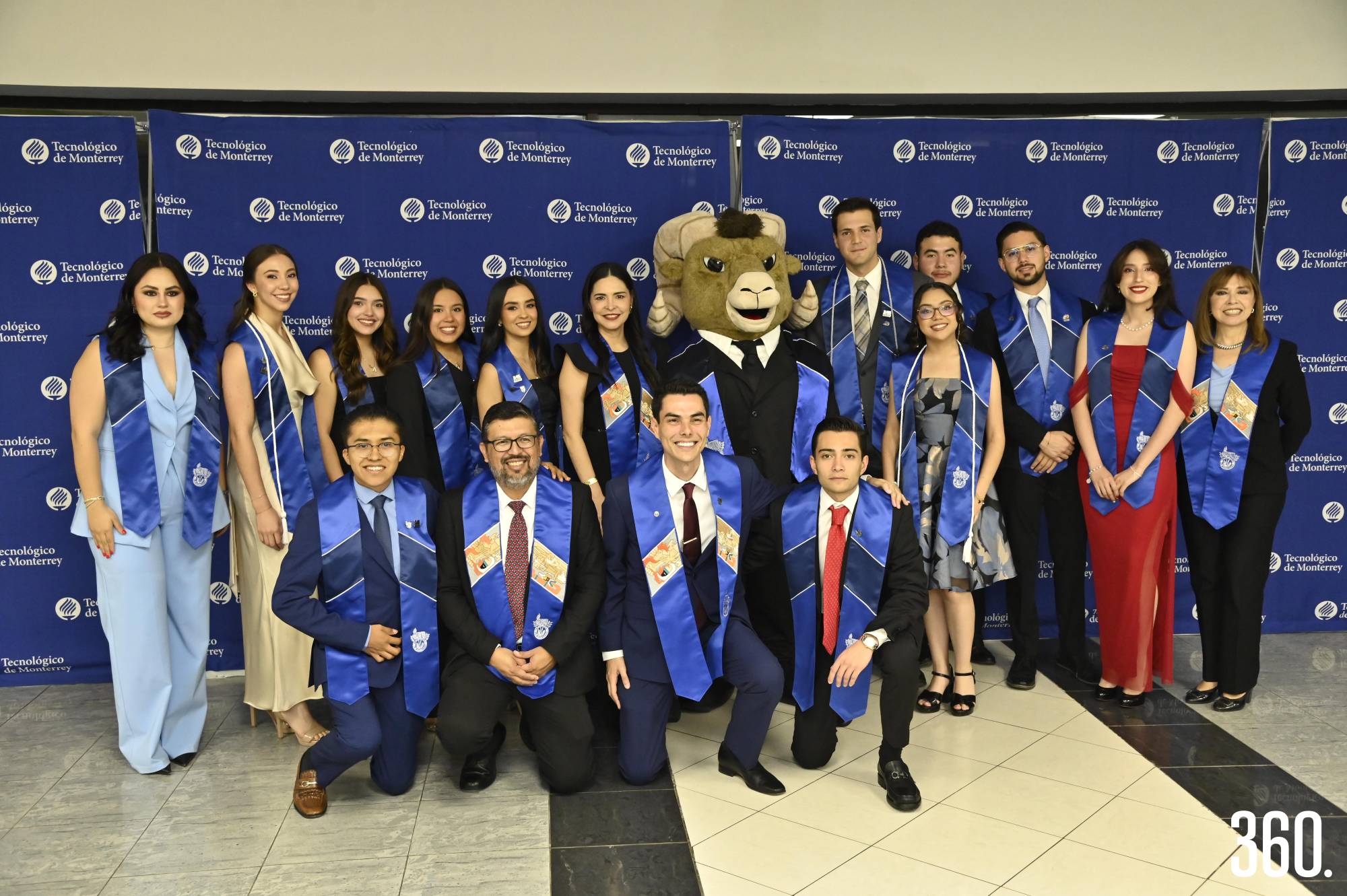 $!Alumnos de la carrera de Licenciatura en Transformación y Estrategia de Negocios.