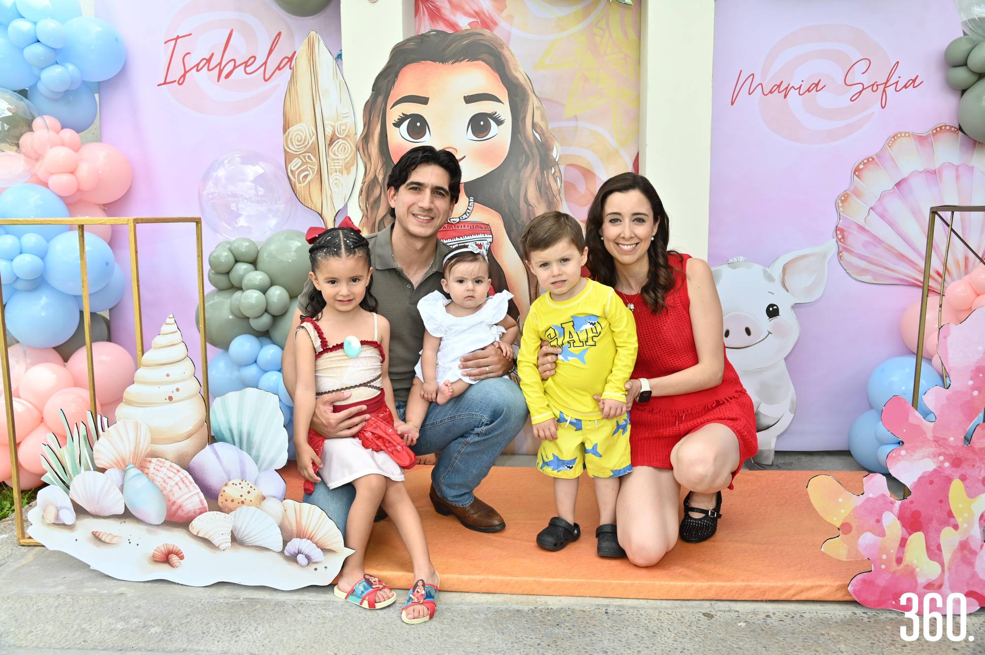$!María Sofía con sus papás, Roberto Treviño y Sofía Elguézabal y sus hermanos, Roberto Andrés e Ivanna Treviño.