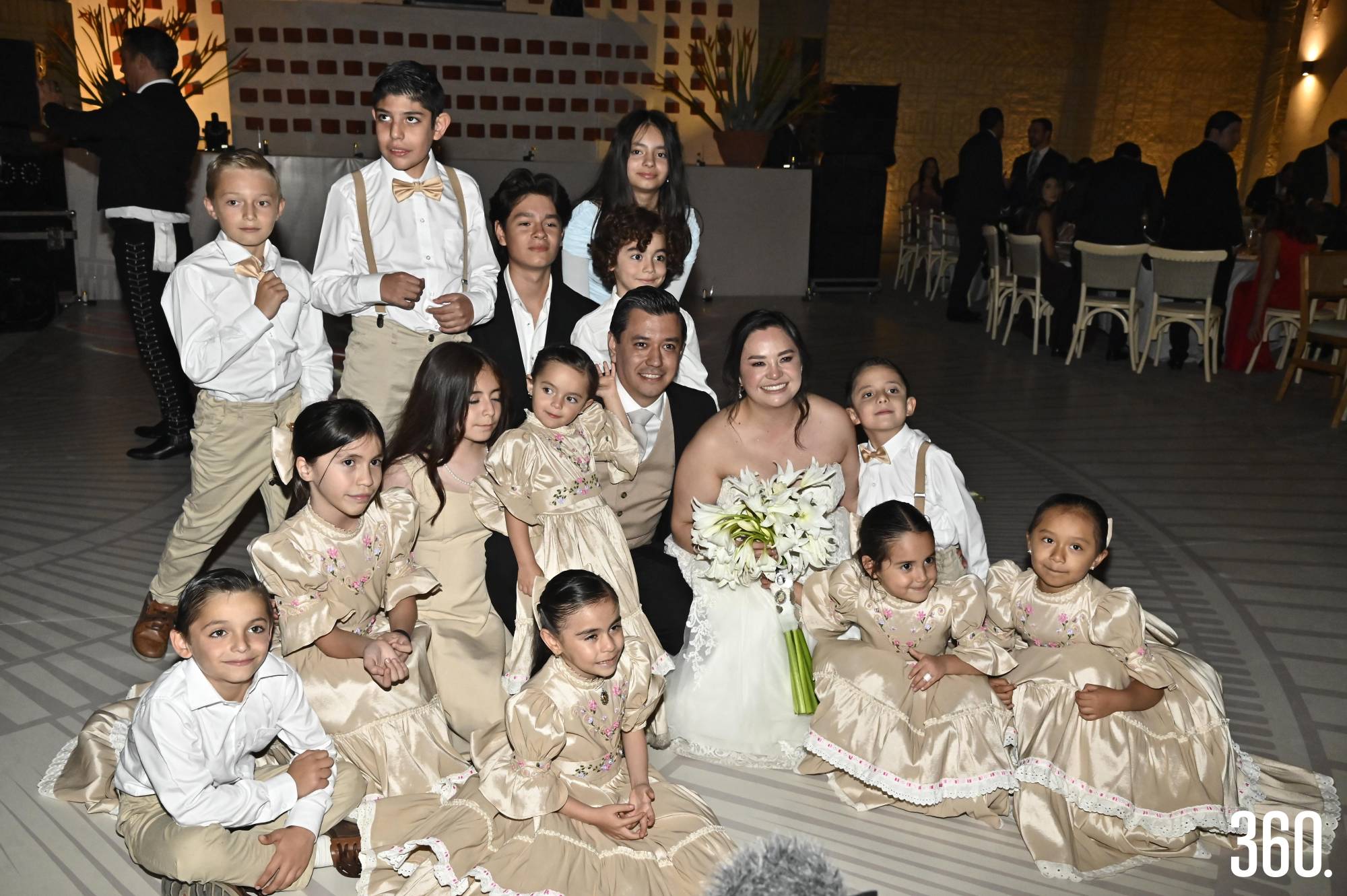 $!Marifer y Pedro con sus pajecitos.