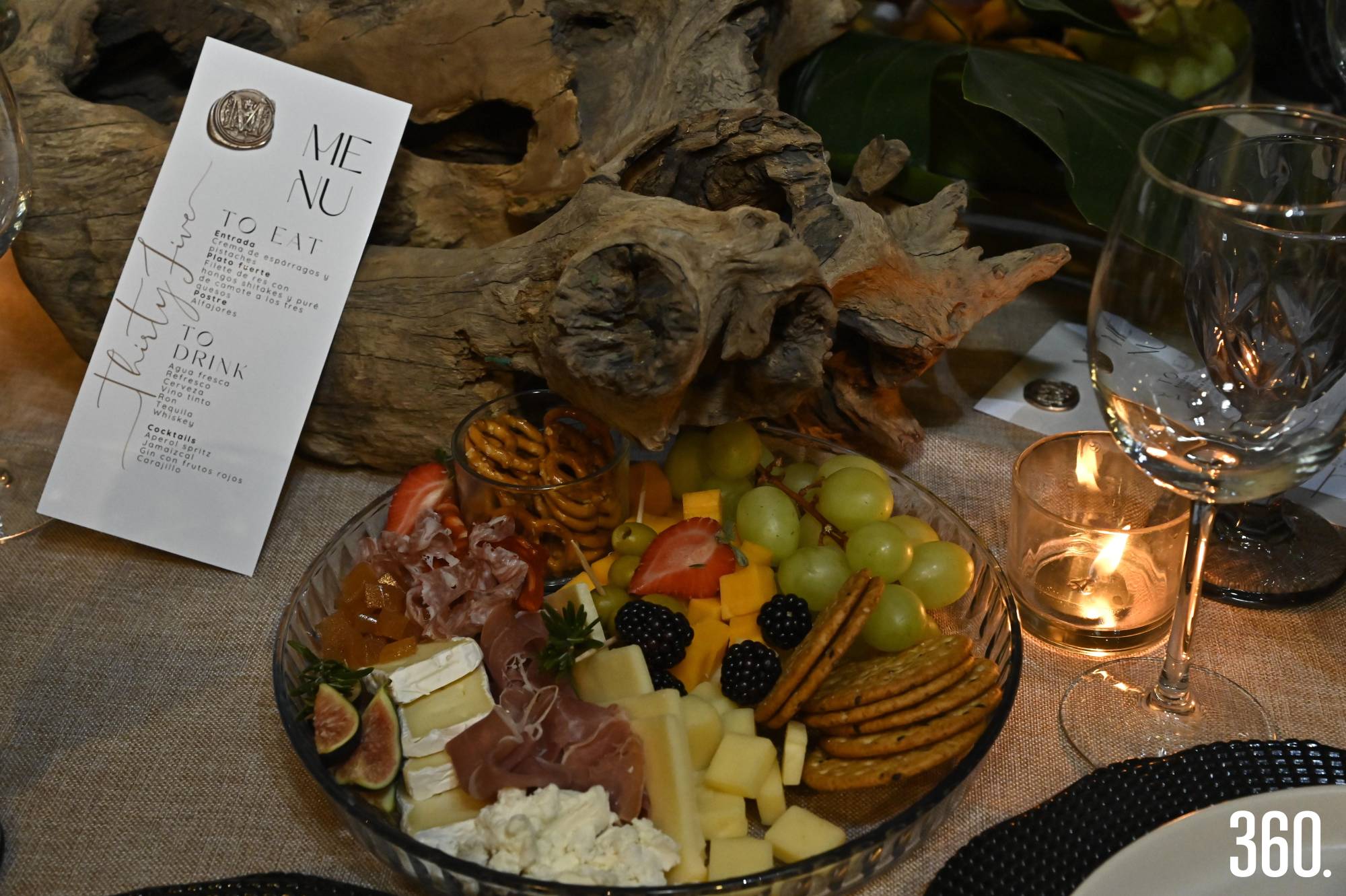 $!Charcutería, fruta fresca y elementos decorativos que acompañaron la celebración.
