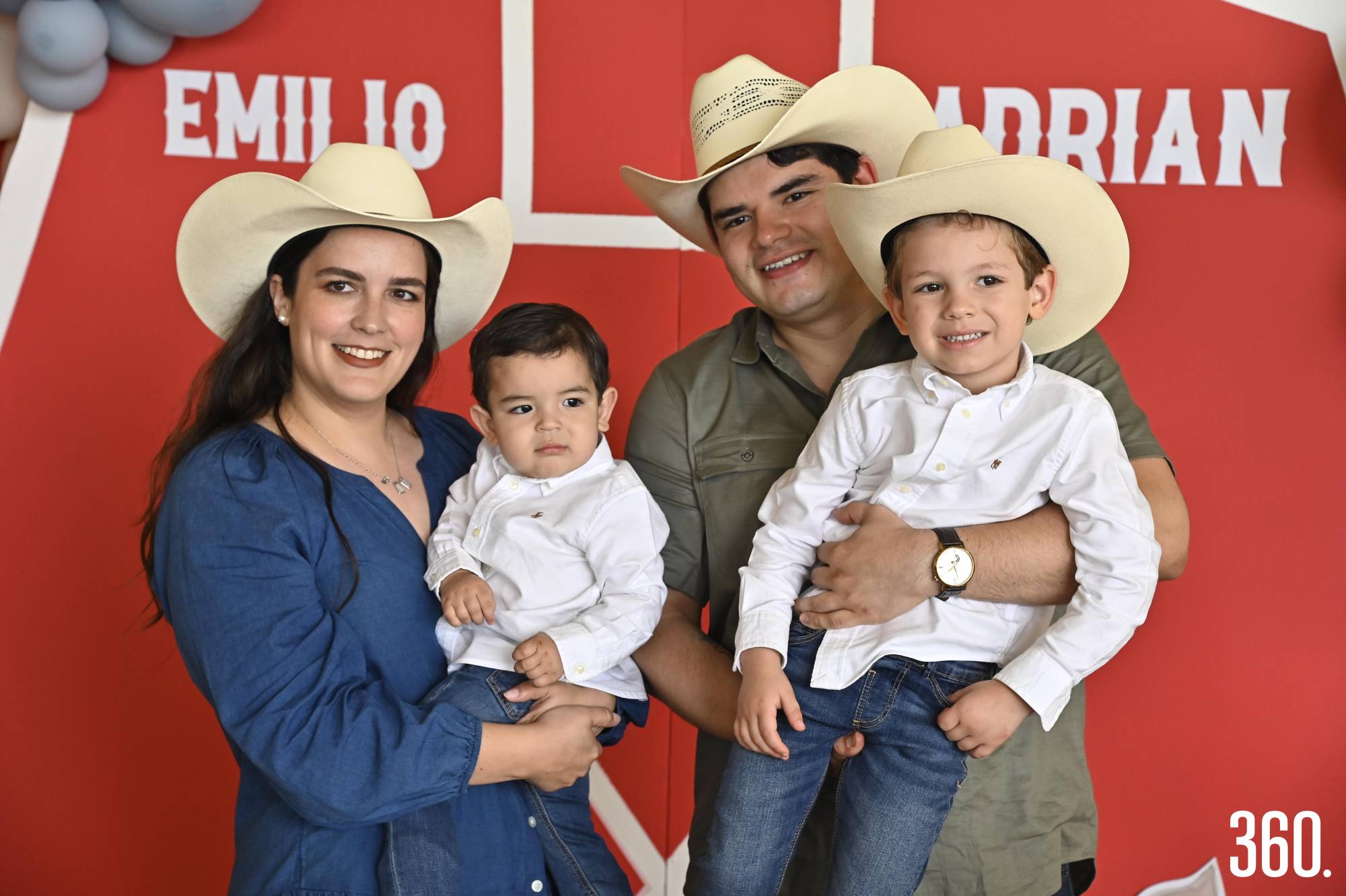 $!Emilio y Adrián con María Garza y Rogelio Córdoba.
