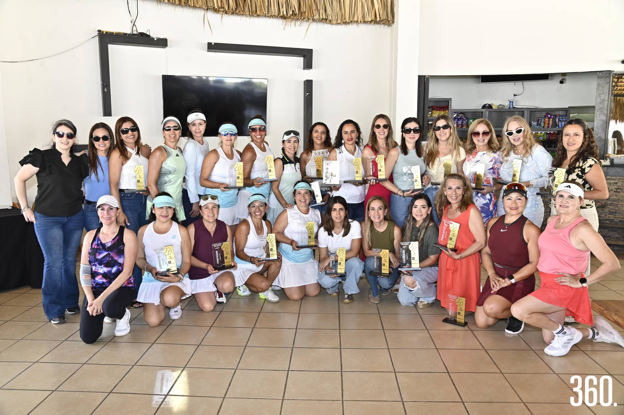 $!Las campeonas del torneo celebraron el cierre de una jornada marcada por el nivel y la constancia en la cancha.
