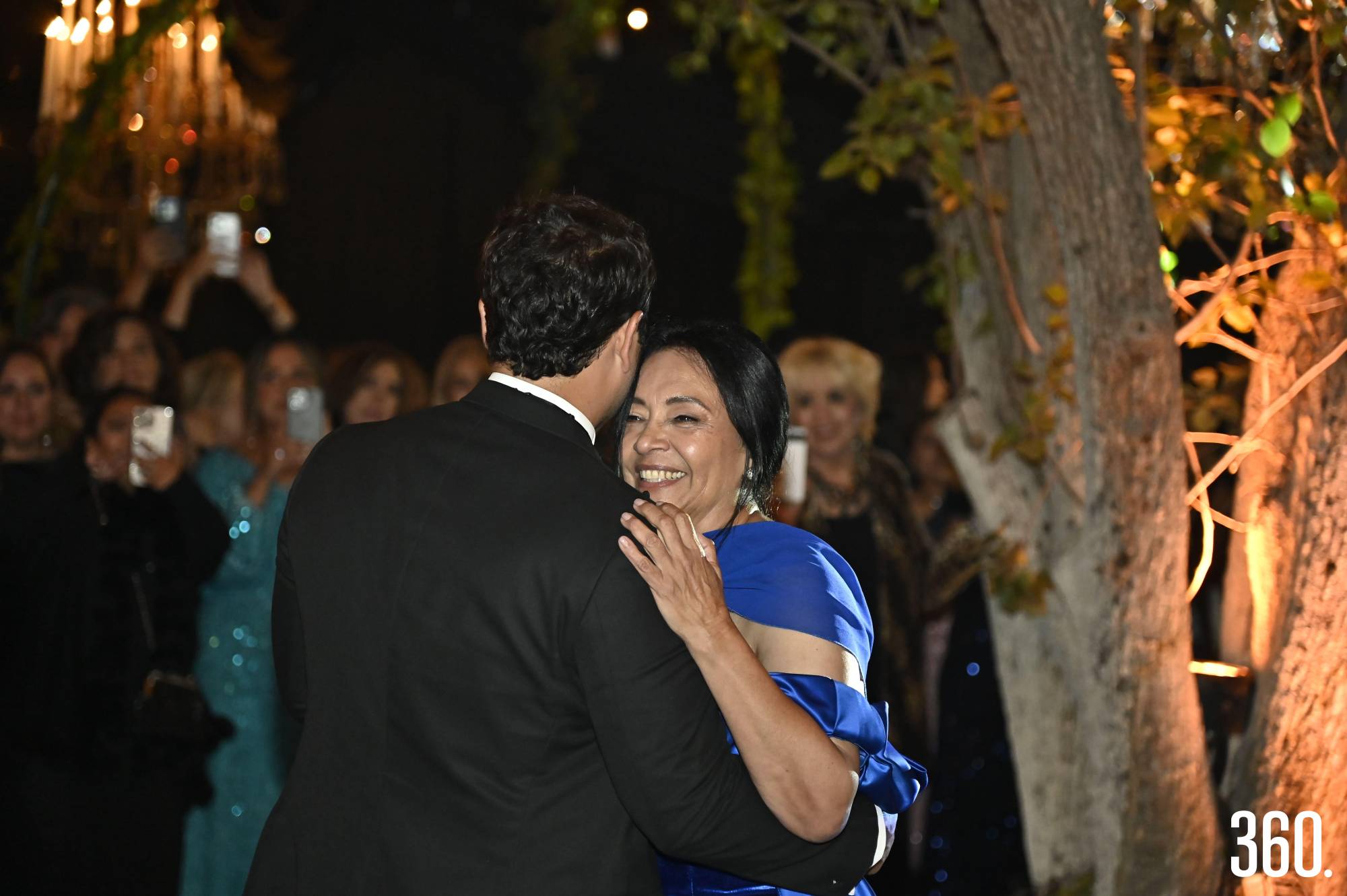 $!Severo y su mamá disfrutaron mucho un baile junto.