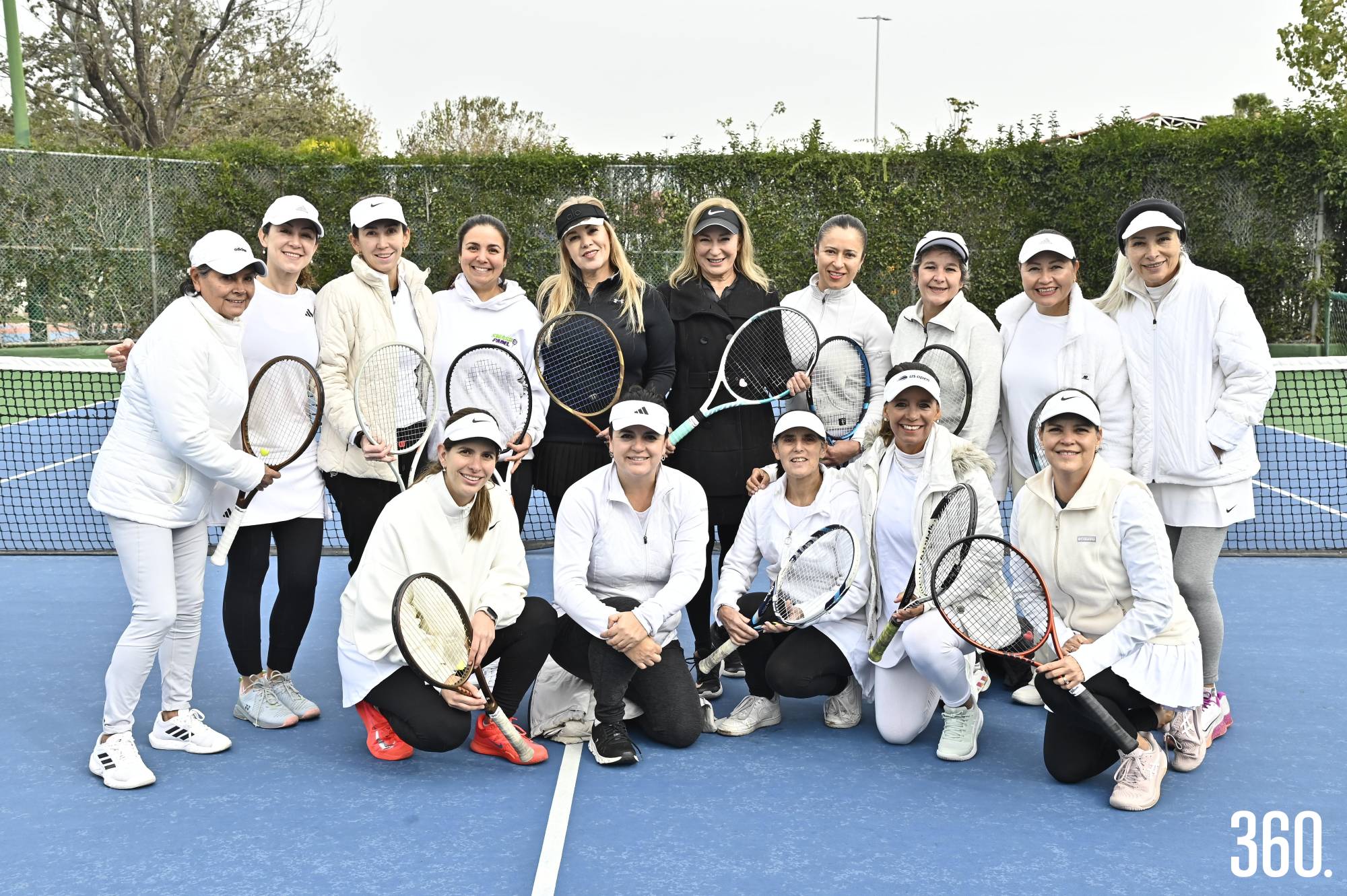 $!Alma y Ceci acompañadas de sus amigas tenistas.