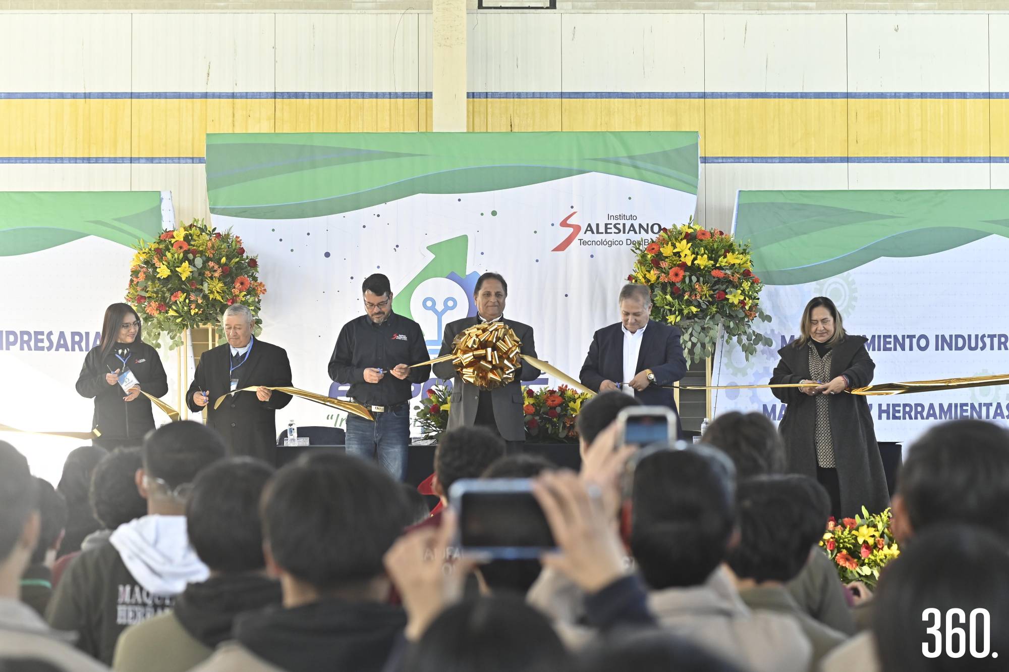 $!Corte del listón a cargo de Daniela Eguía, P. Wenceslao de la Peña, Óscar Miguel Martínez, Francisco García, Mario Valdés y Beatriz Brondon.