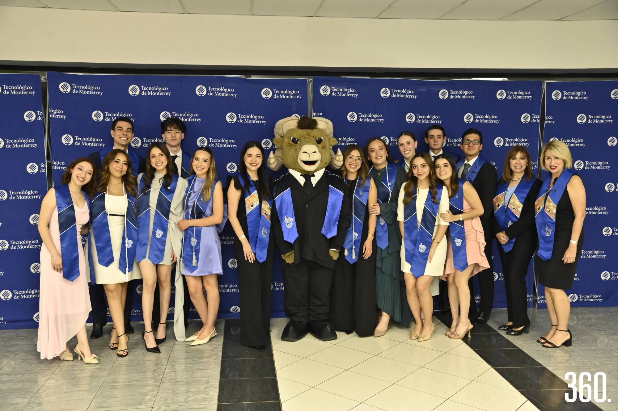 $!Alumnos de la carrera de Licenciatura en Negocios Internacionales.