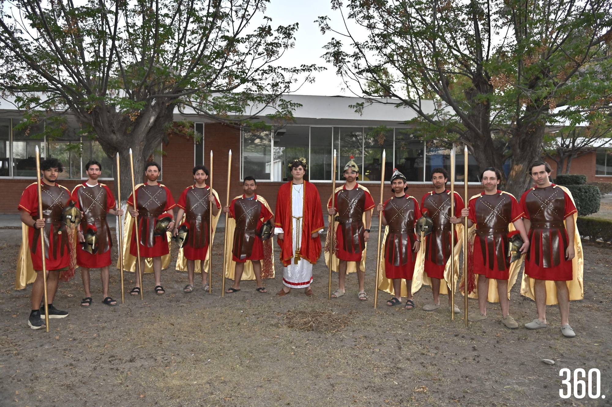 $!Poncio Pilatos junto a soldados.