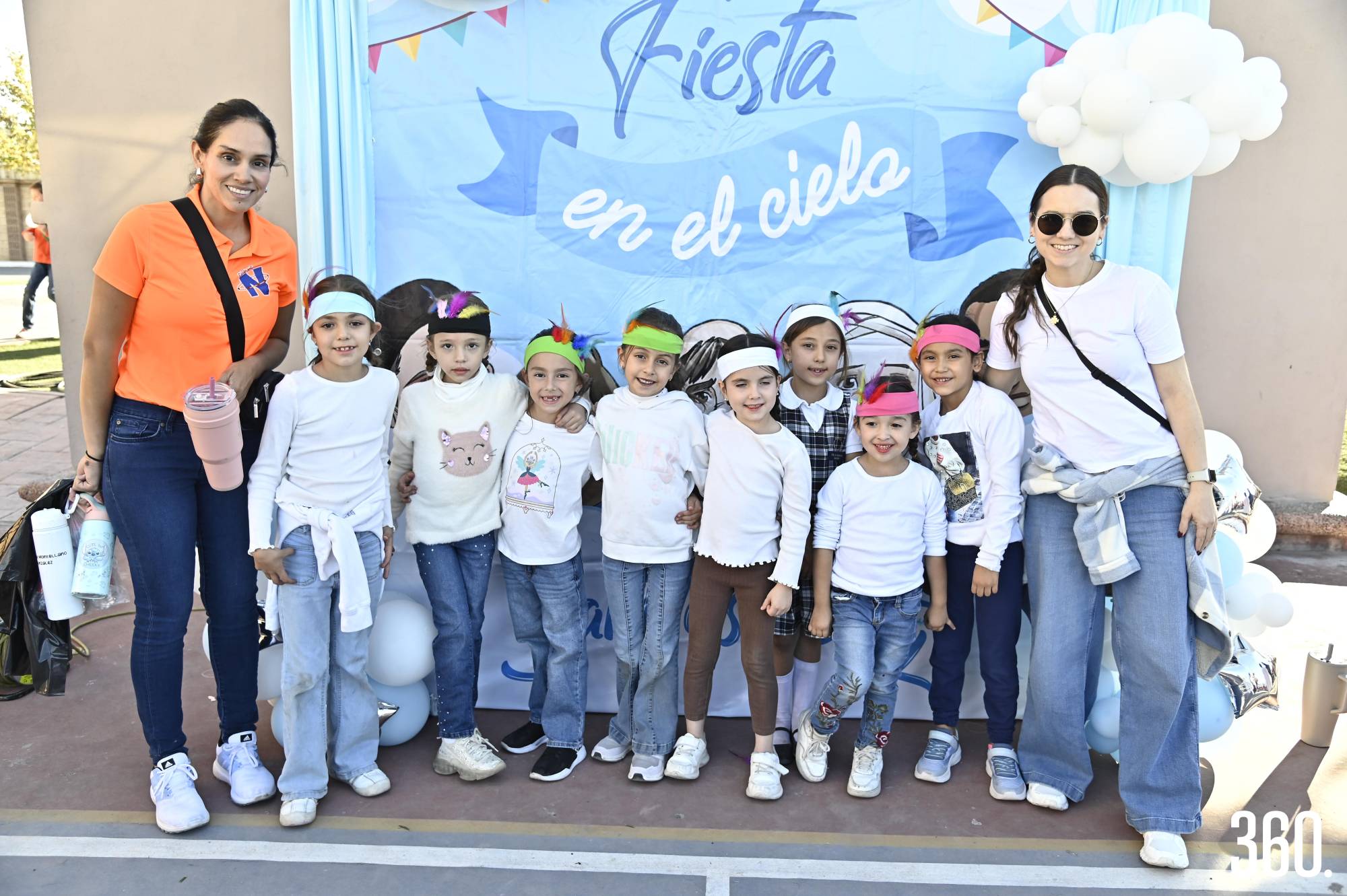 $!Alumnas del Cumbres personificando a Santa Catalina.